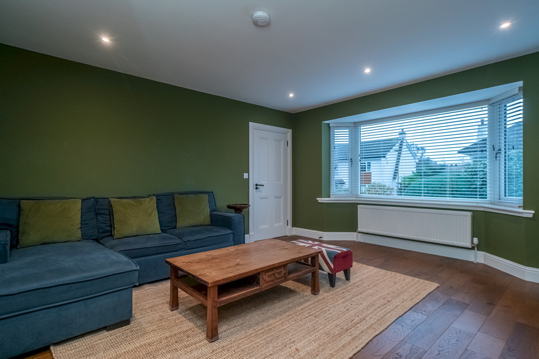 Spacious 5-Bed Home with Garden & Parking - Pass the Keys in 41 Cammo Grove EH4 8HD - Property image 12 - VivreStays