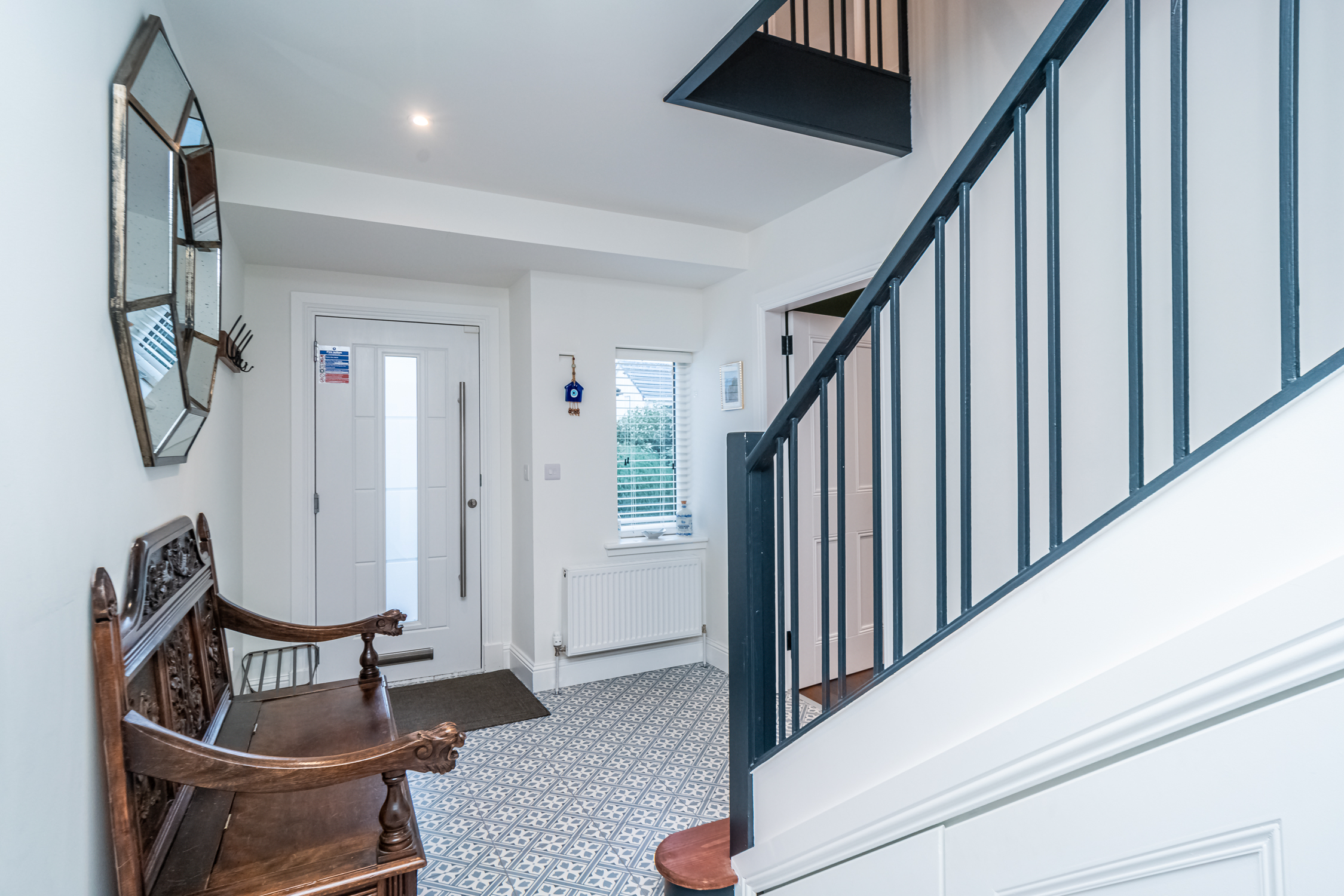 Spacious 5-Bed Home with Garden & Parking - Pass the Keys in 41 Cammo Grove EH4 8HD - Property image 13 - VivreStays