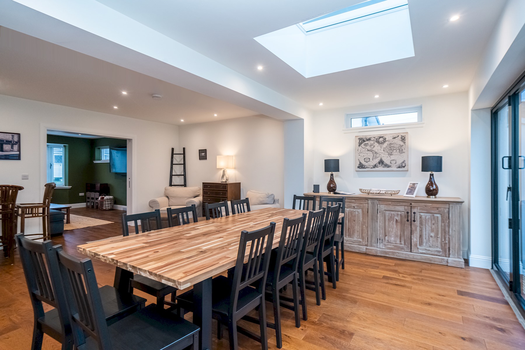 Spacious 5-Bed Home with Garden & Parking - Pass the Keys in 41 Cammo Grove EH4 8HD - Property image 15 - VivreStays