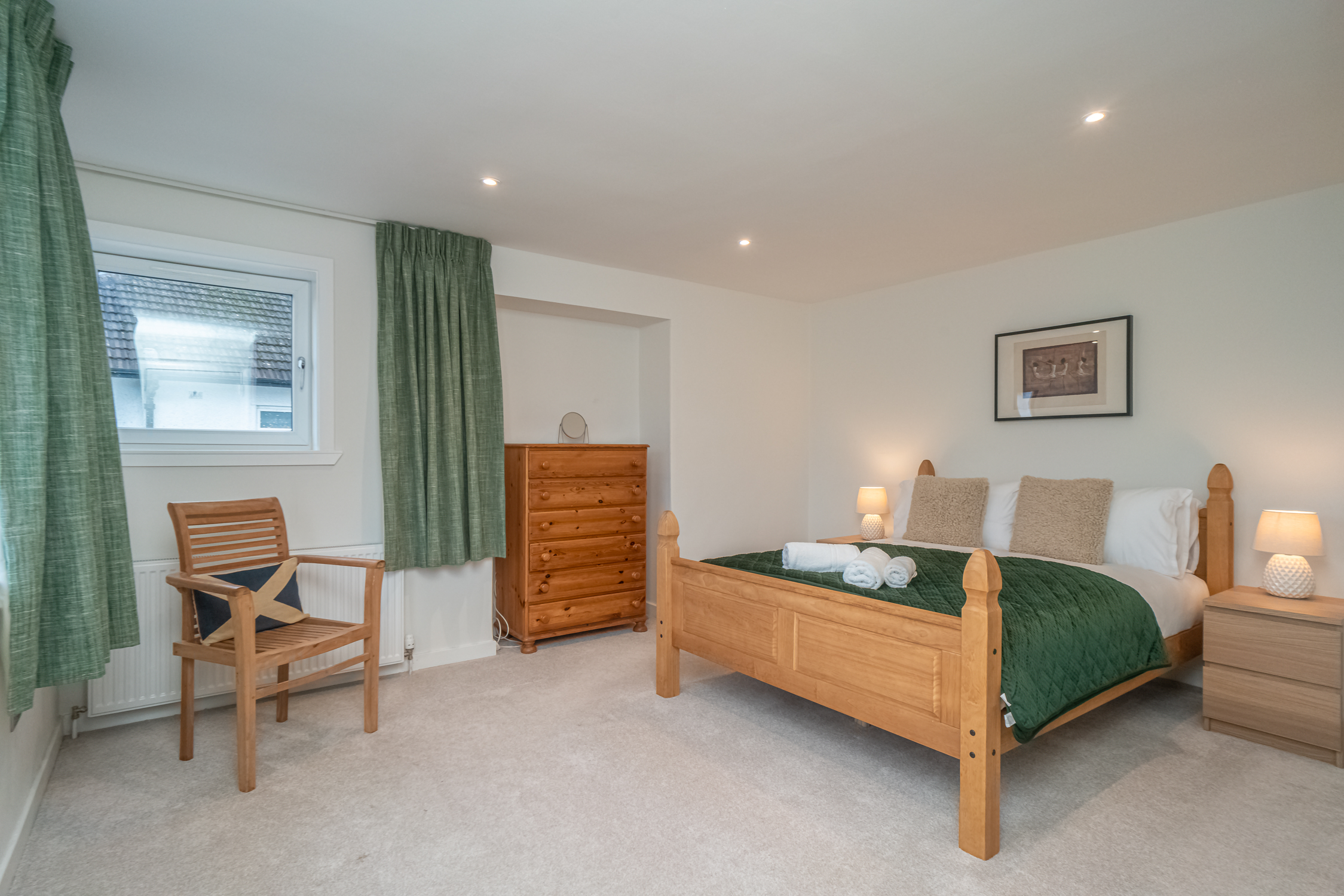 Spacious 5-Bed Home with Garden & Parking - Pass the Keys in 41 Cammo Grove EH4 8HD - Property image 18 - VivreStays