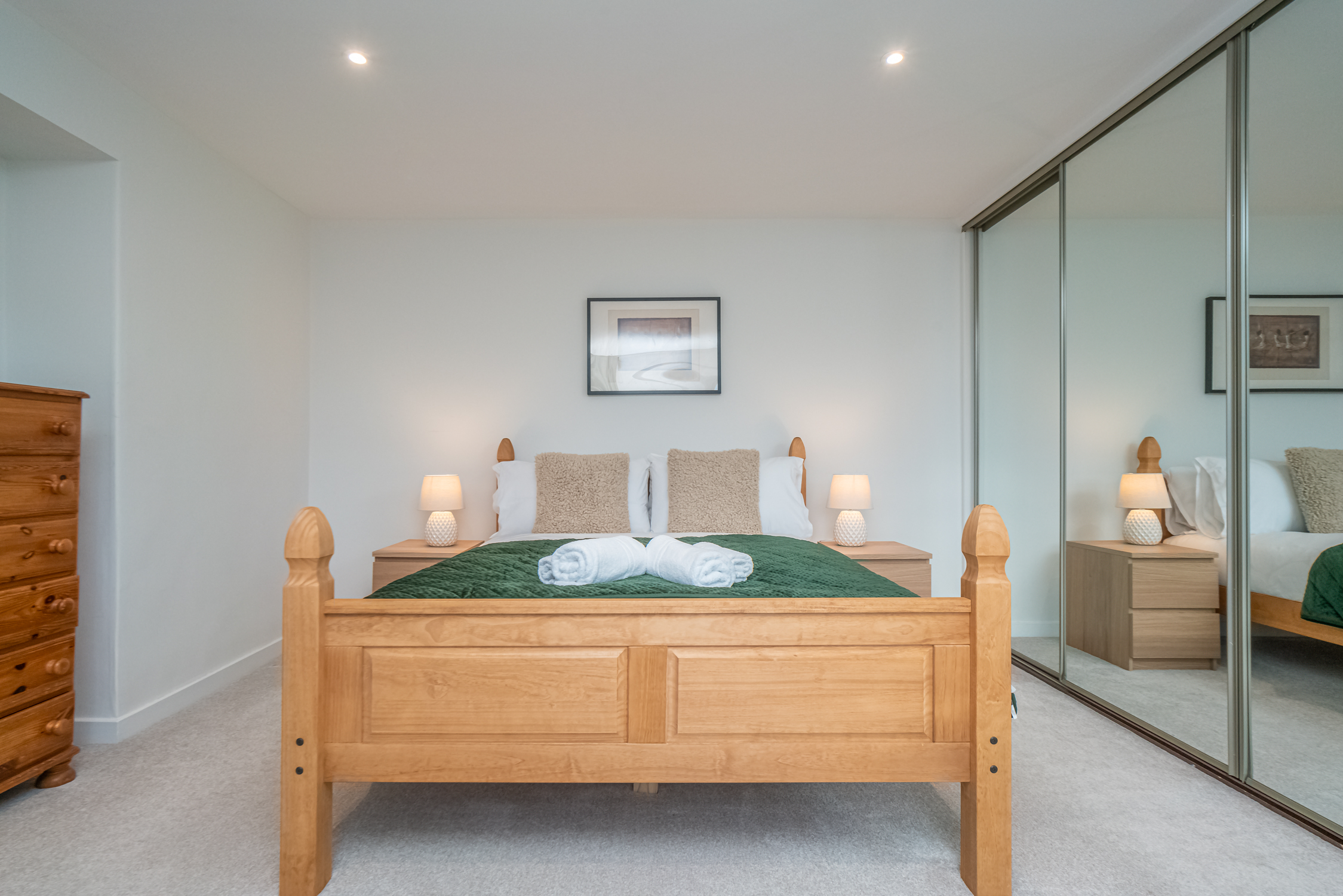 Spacious 5-Bed Home with Garden & Parking - Pass the Keys in 41 Cammo Grove EH4 8HD - Property image 21 - VivreStays