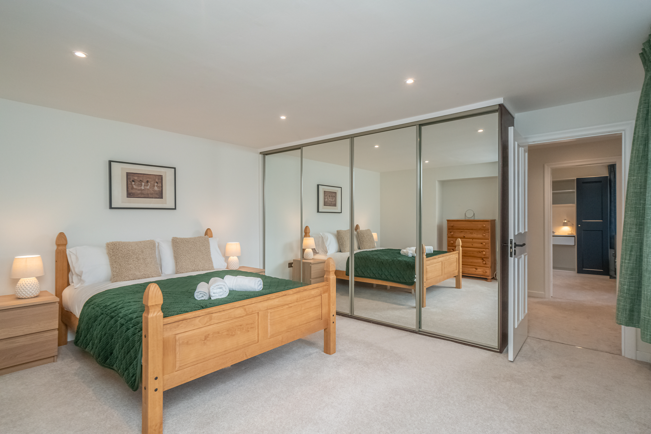 Spacious 5-Bed Home with Garden & Parking - Pass the Keys in 41 Cammo Grove EH4 8HD - Property image 23 - VivreStays
