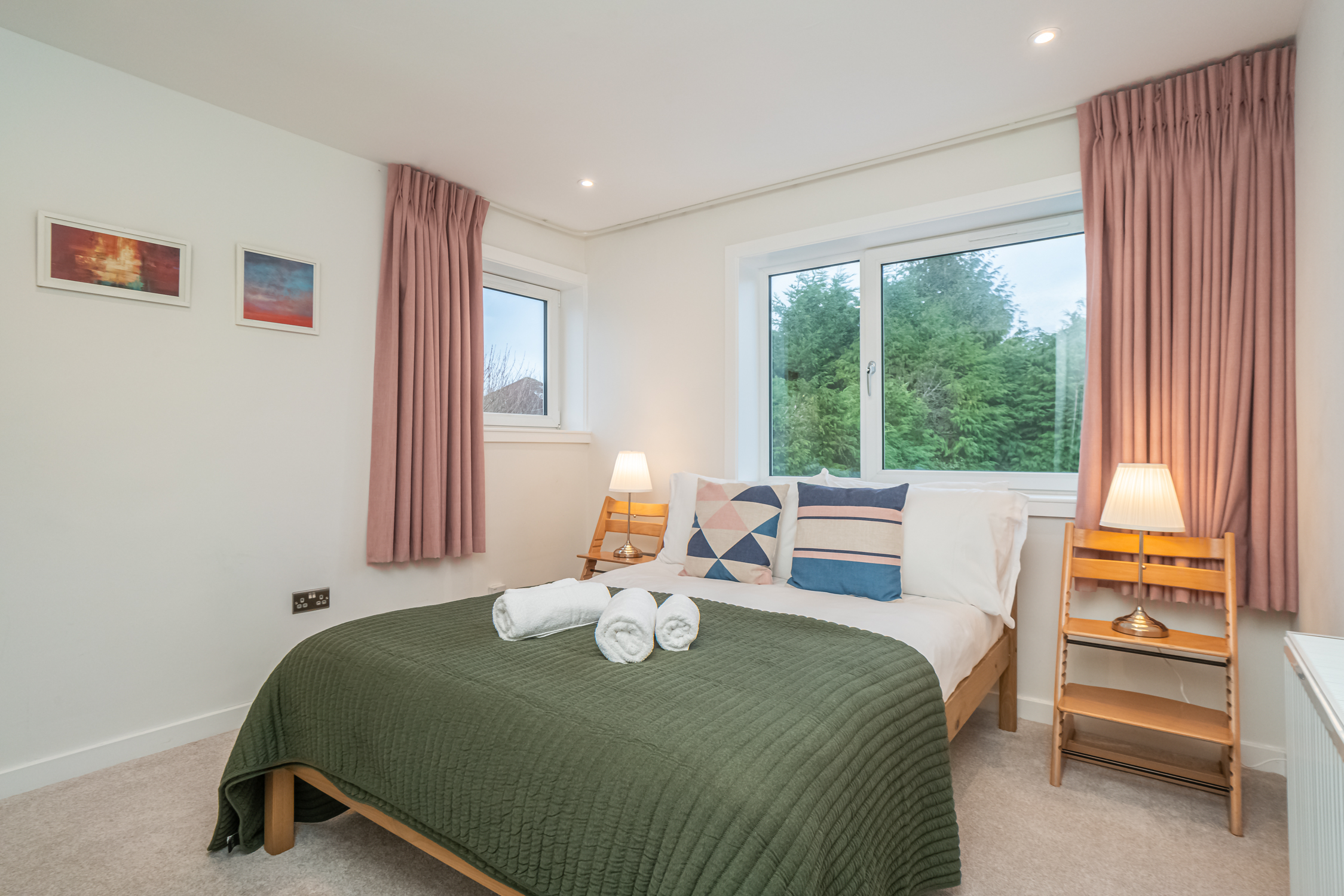 Spacious 5-Bed Home with Garden & Parking - Pass the Keys in 41 Cammo Grove EH4 8HD - Property image 25 - VivreStays