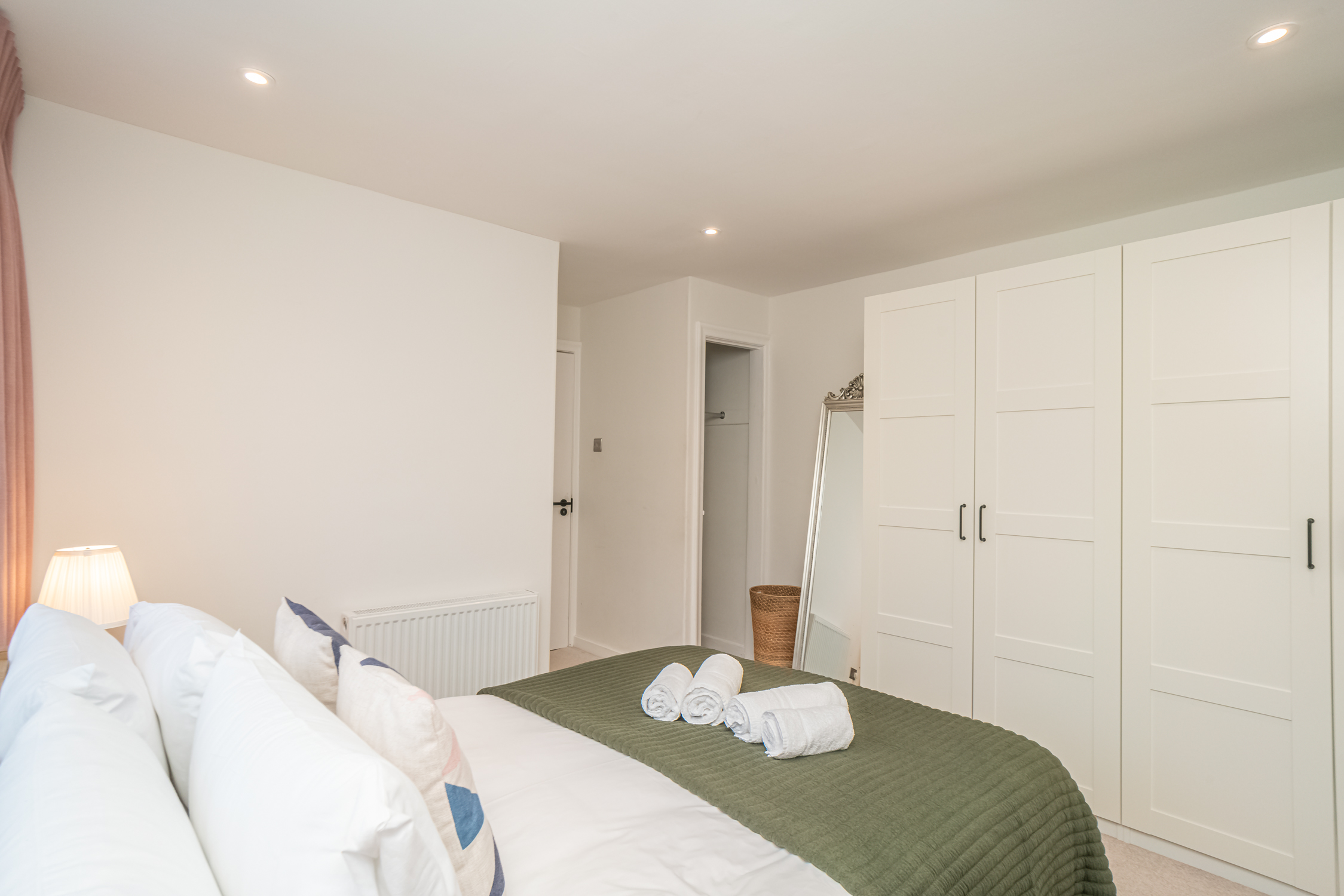 Spacious 5-Bed Home with Garden & Parking - Pass the Keys in 41 Cammo Grove EH4 8HD - Property image 27 - VivreStays