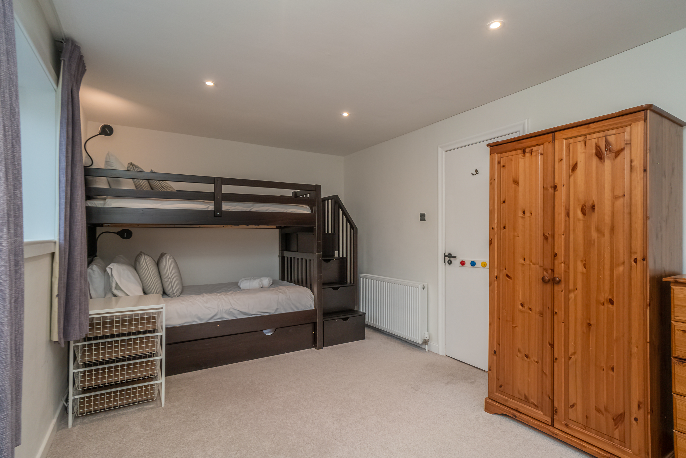 Spacious 5-Bed Home with Garden & Parking - Pass the Keys in 41 Cammo Grove EH4 8HD - Property image 32 - VivreStays