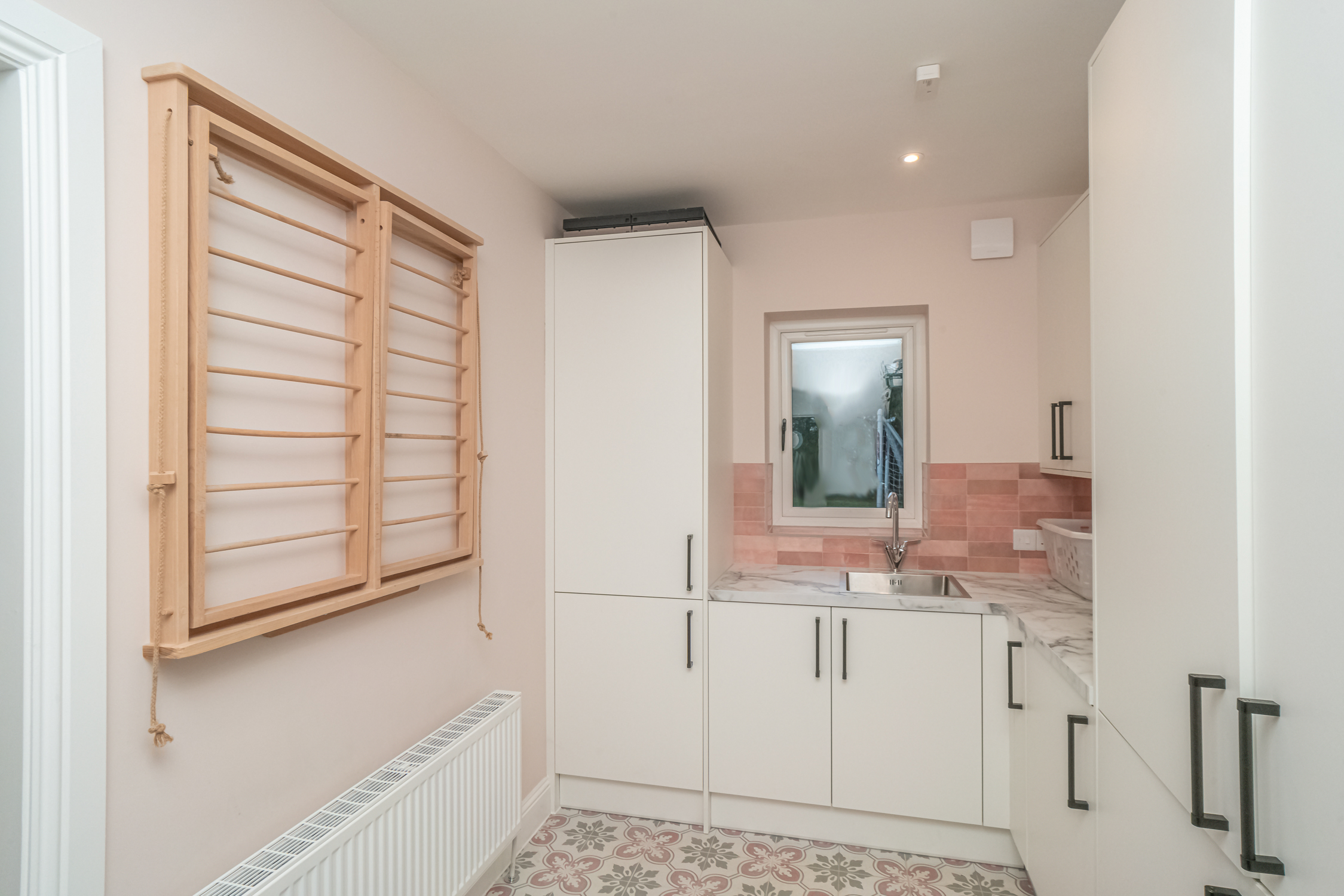 Spacious 5-Bed Home with Garden & Parking - Pass the Keys in 41 Cammo Grove EH4 8HD - Property image 35 - VivreStays