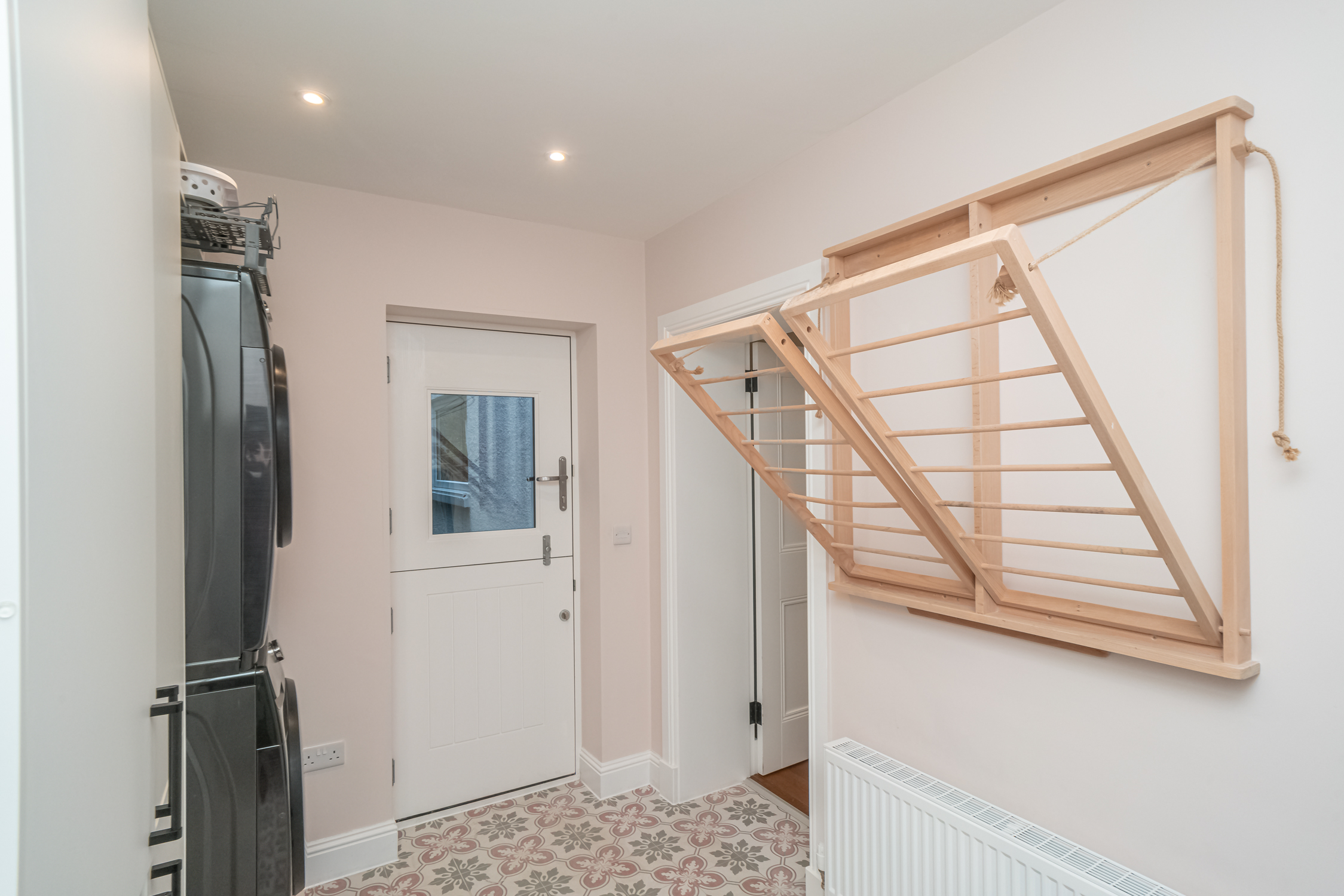 Spacious 5-Bed Home with Garden & Parking - Pass the Keys in 41 Cammo Grove EH4 8HD - Property image 36 - VivreStays