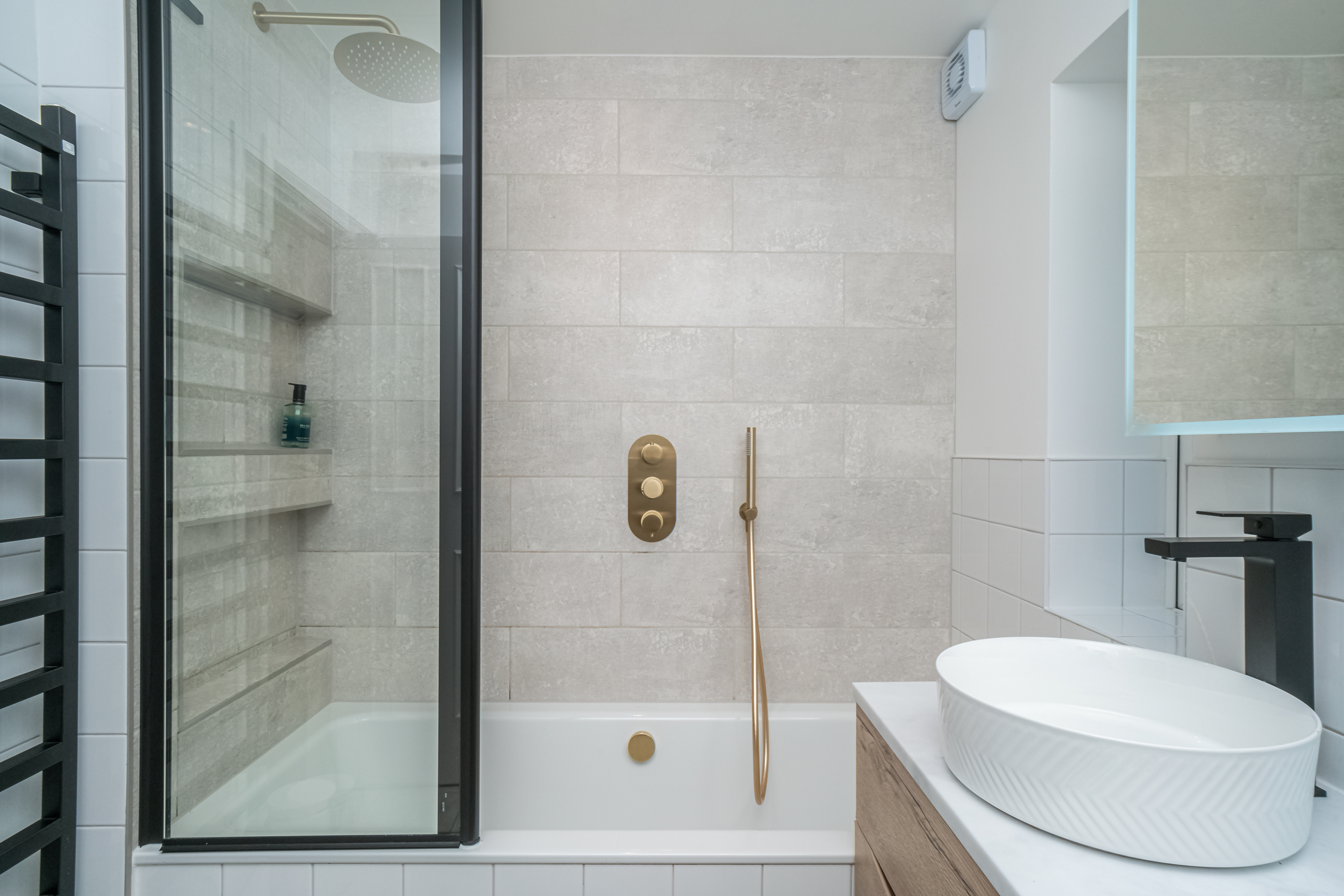 Spacious 5-Bed Home with Garden & Parking - Pass the Keys in 41 Cammo Grove EH4 8HD - Property image 38 - VivreStays