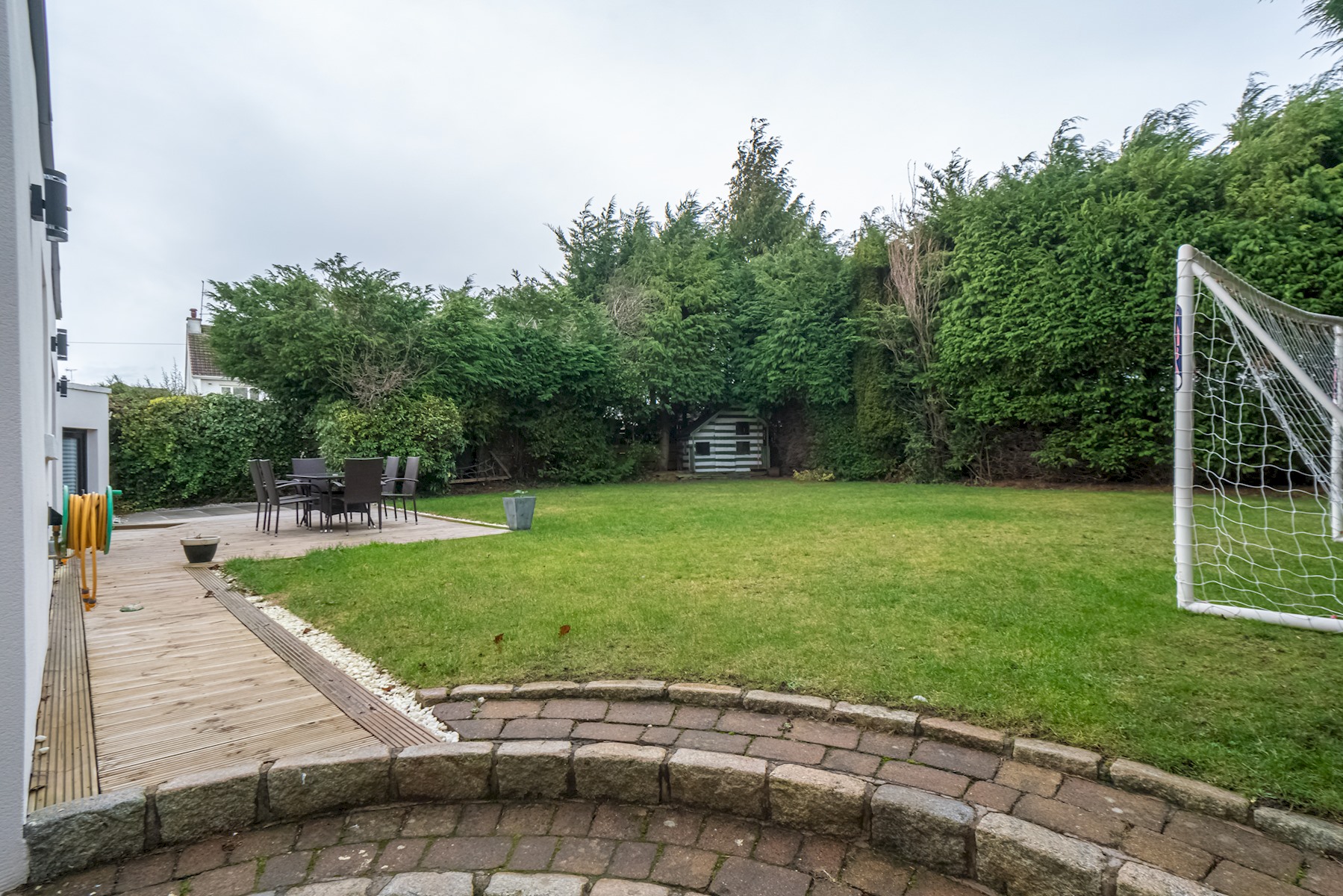 Spacious 5-Bed Home with Garden & Parking - Pass the Keys in 41 Cammo Grove EH4 8HD - Property image 41 - VivreStays