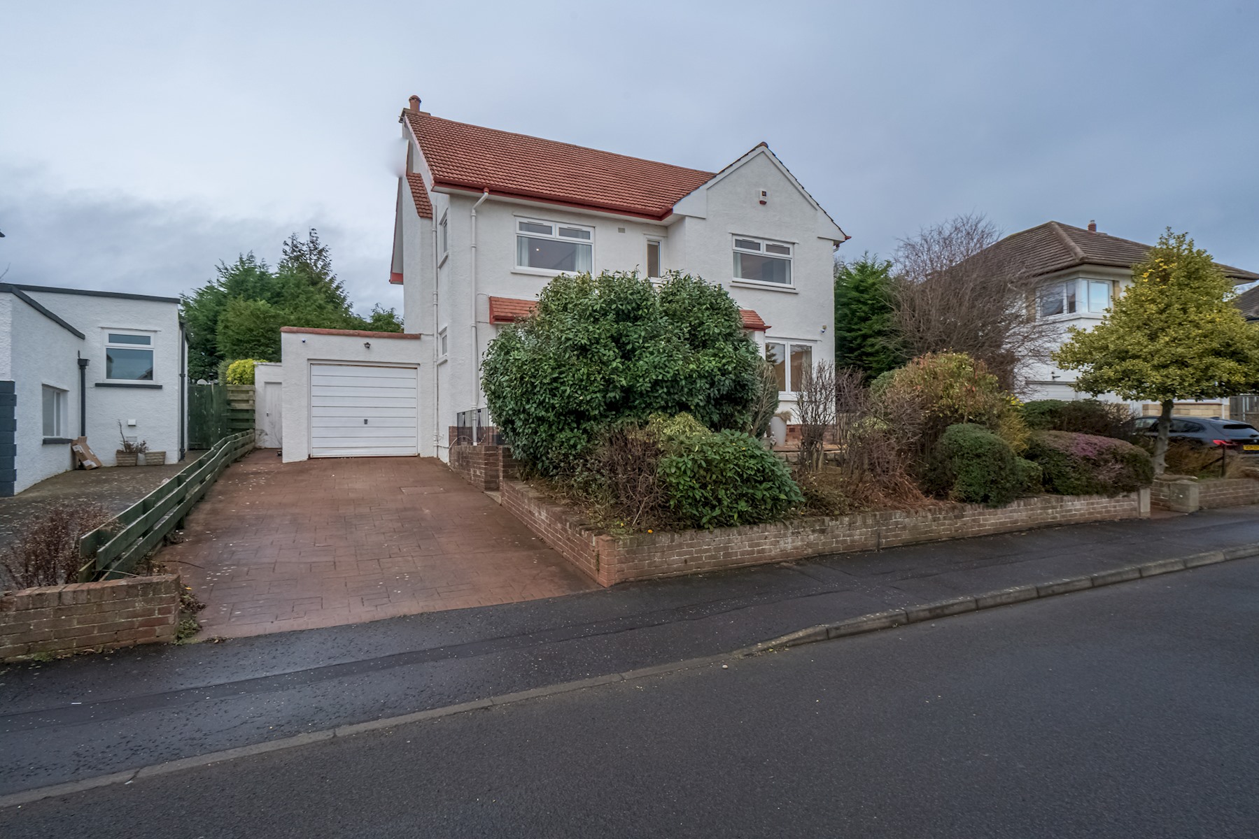 Spacious 5-Bed Home with Garden & Parking - Pass the Keys in 41 Cammo Grove EH4 8HD - Property image 42 - VivreStays