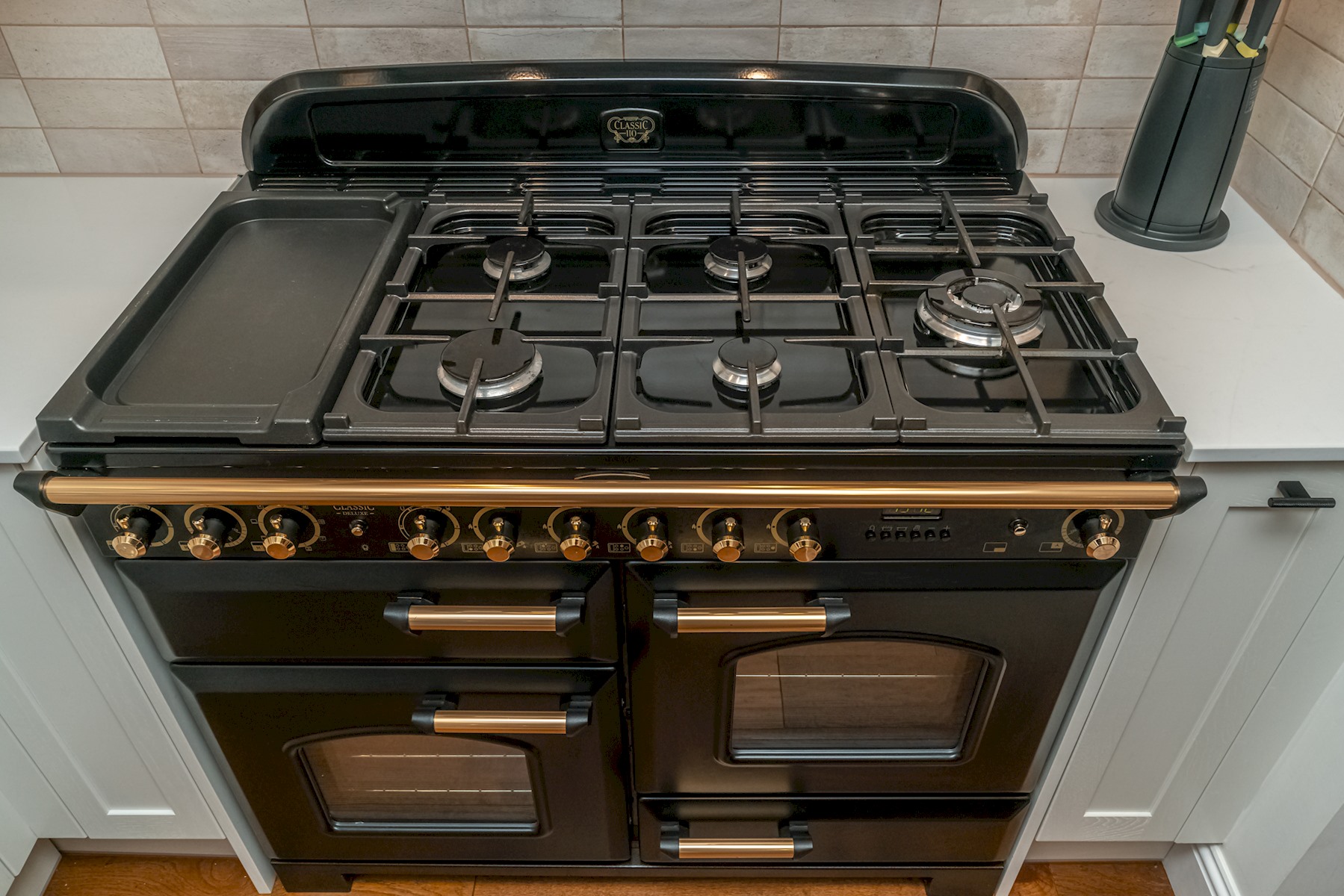 Spacious 5-Bed Home with Garden & Parking - Pass the Keys in 41 Cammo Grove EH4 8HD - Property image 46 - VivreStays