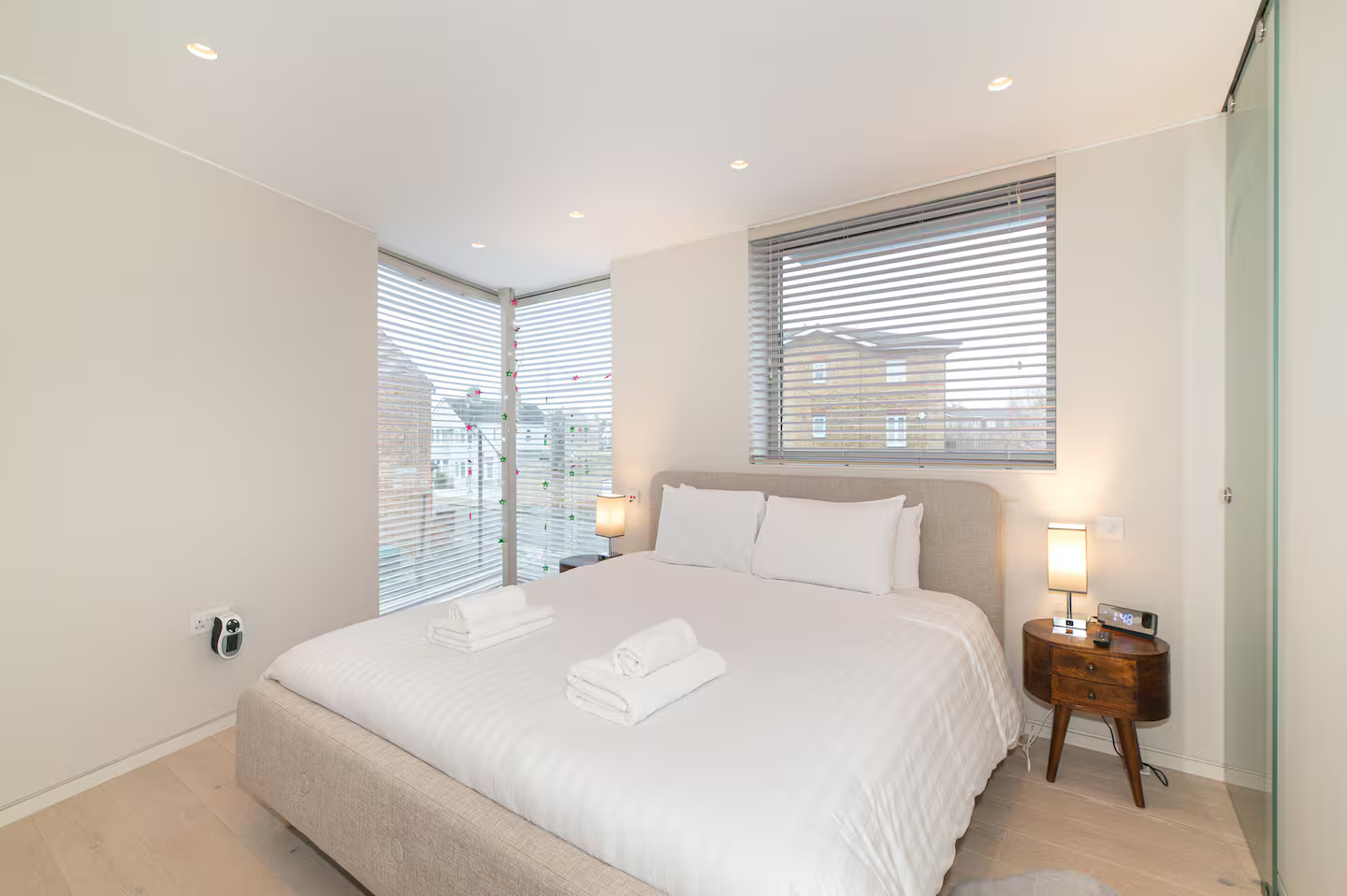Modern Smart Home with Garden, close to Richmond - Pass the Keys in 29 Kings Terrace, Isleworth TW7 7AW - Property image 3 - VivreStays