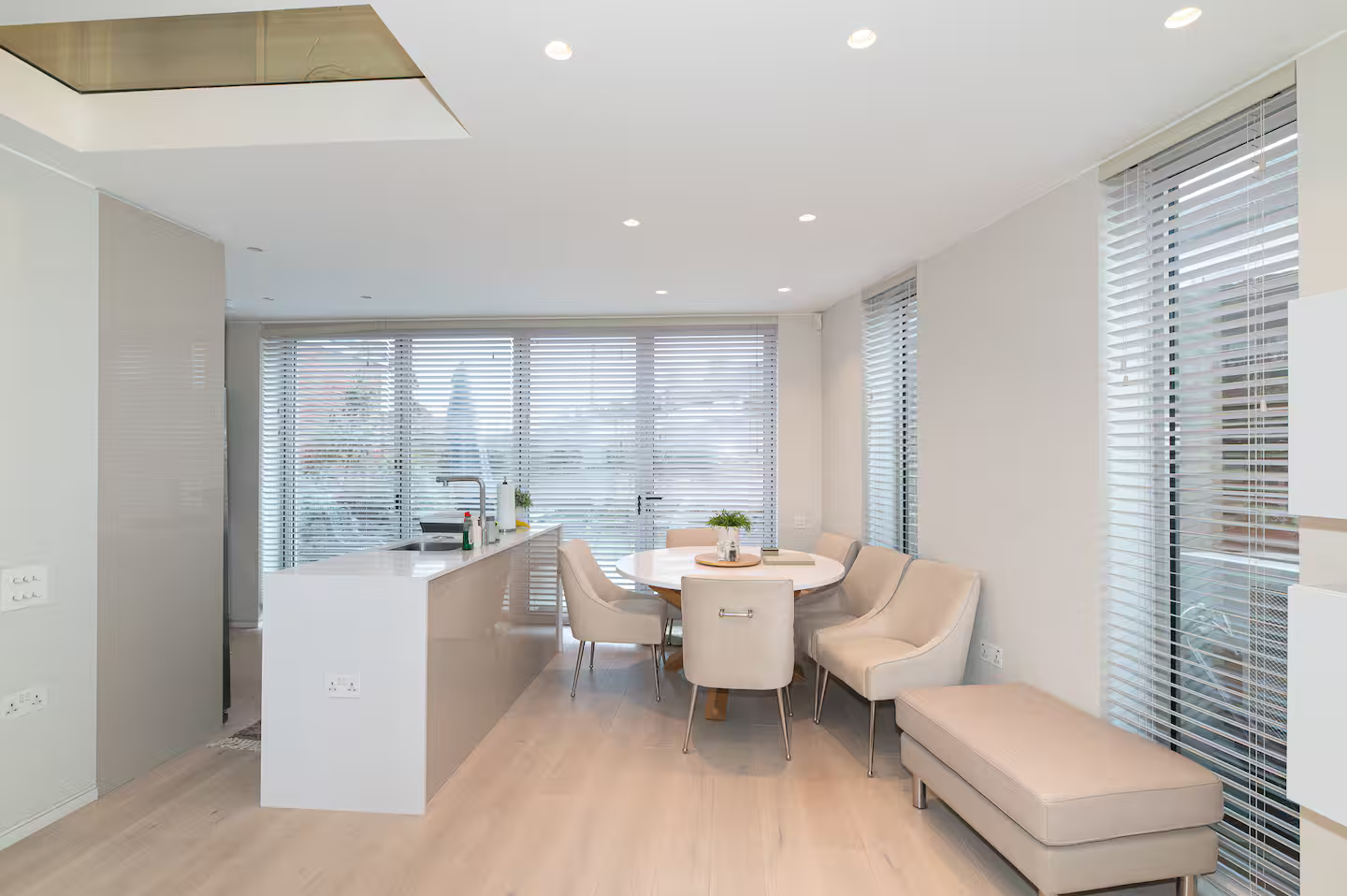 Modern Smart Home with Garden, close to Richmond - Pass the Keys in 29 Kings Terrace, Isleworth TW7 7AW - Property image 2 - VivreStays