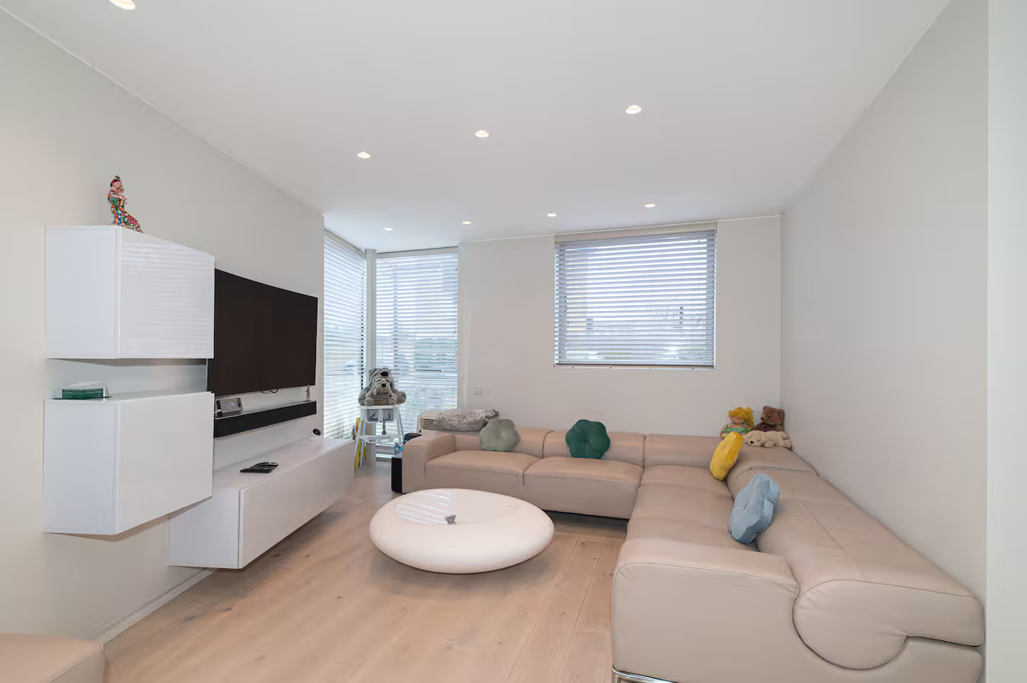 Modern Smart Home with Garden, close to Richmond - Pass the Keys in 29 Kings Terrace, Isleworth TW7 7AW - Property image 6 - VivreStays