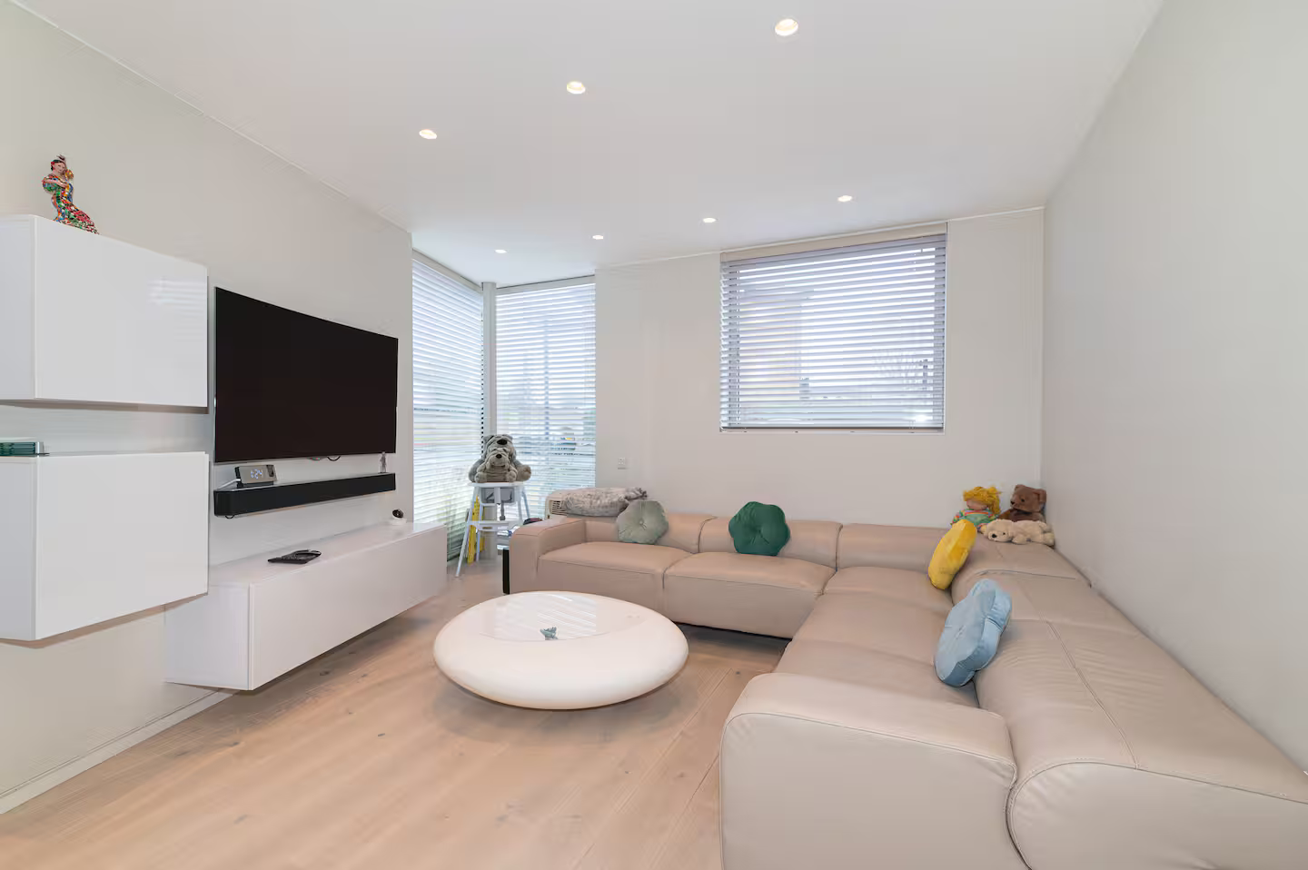 Modern Smart Home with Garden, close to Richmond - Pass the Keys in 29 Kings Terrace, Isleworth TW7 7AW - Property image 7 - VivreStays