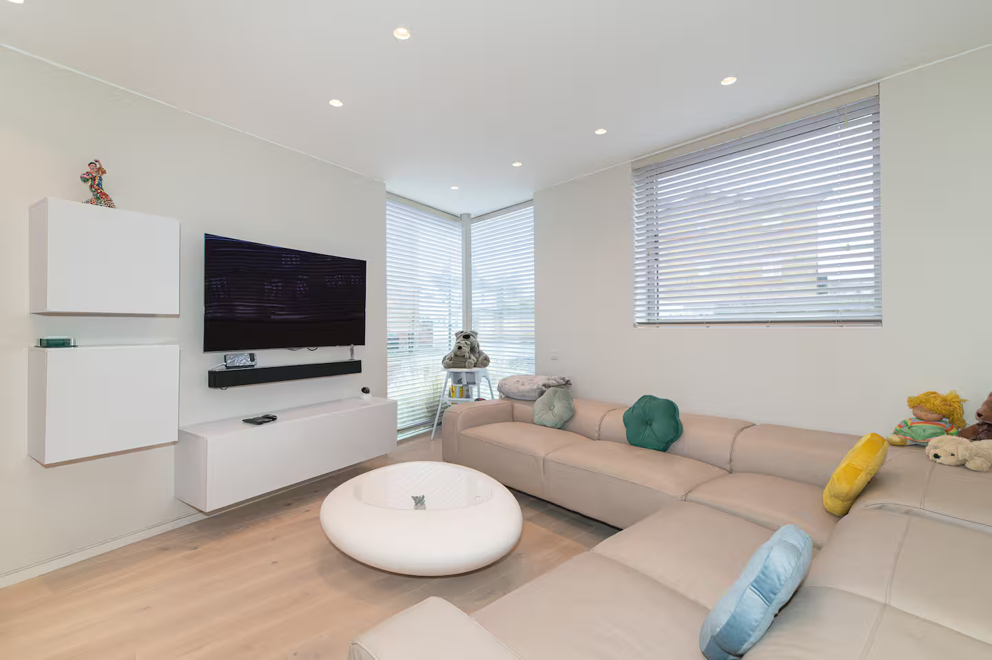 Modern Smart Home with Garden, close to Richmond - Pass the Keys in 29 Kings Terrace, Isleworth TW7 7AW - Property image 9 - VivreStays