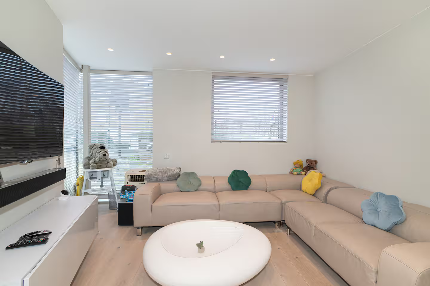 Modern Smart Home with Garden, close to Richmond - Pass the Keys in 29 Kings Terrace, Isleworth TW7 7AW - Property image 8 - VivreStays