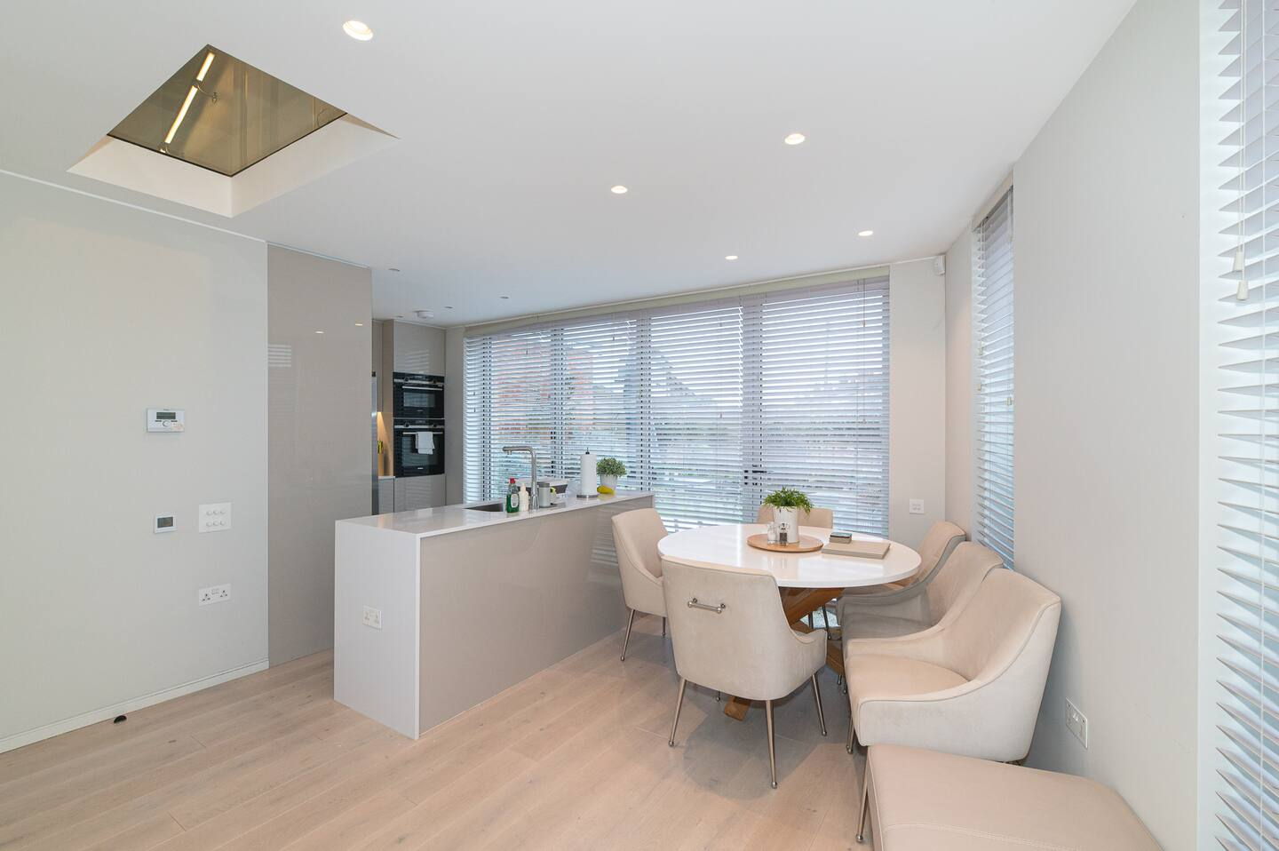Modern Smart Home with Garden, close to Richmond - Pass the Keys in 29 Kings Terrace, Isleworth TW7 7AW - Property image 12 - VivreStays
