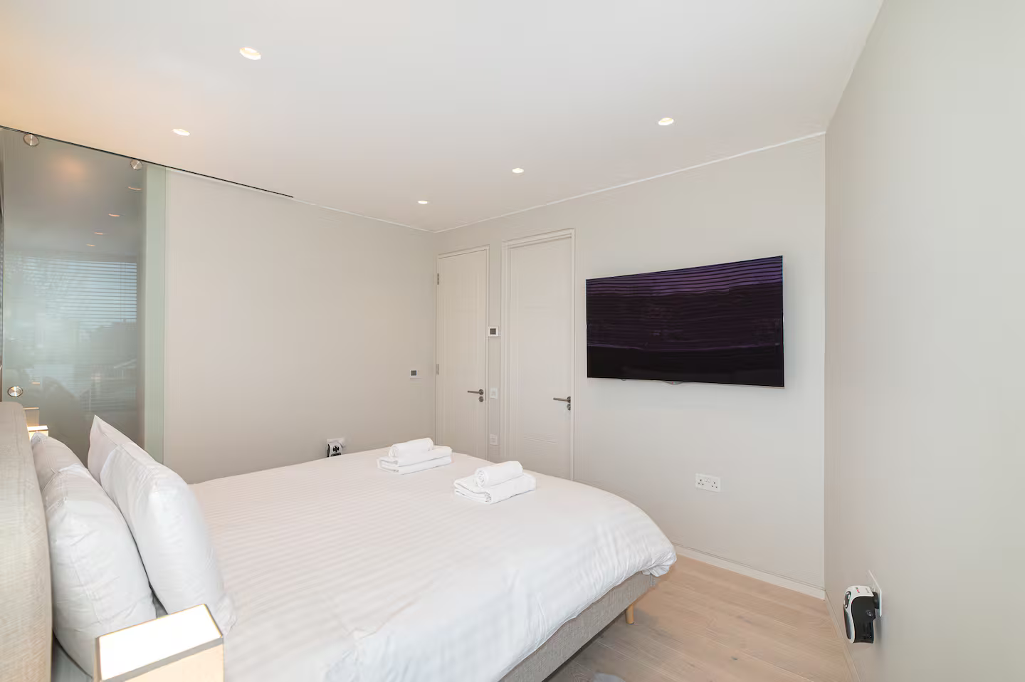 Modern Smart Home with Garden, close to Richmond - Pass the Keys in 29 Kings Terrace, Isleworth TW7 7AW - Property image 23 - VivreStays