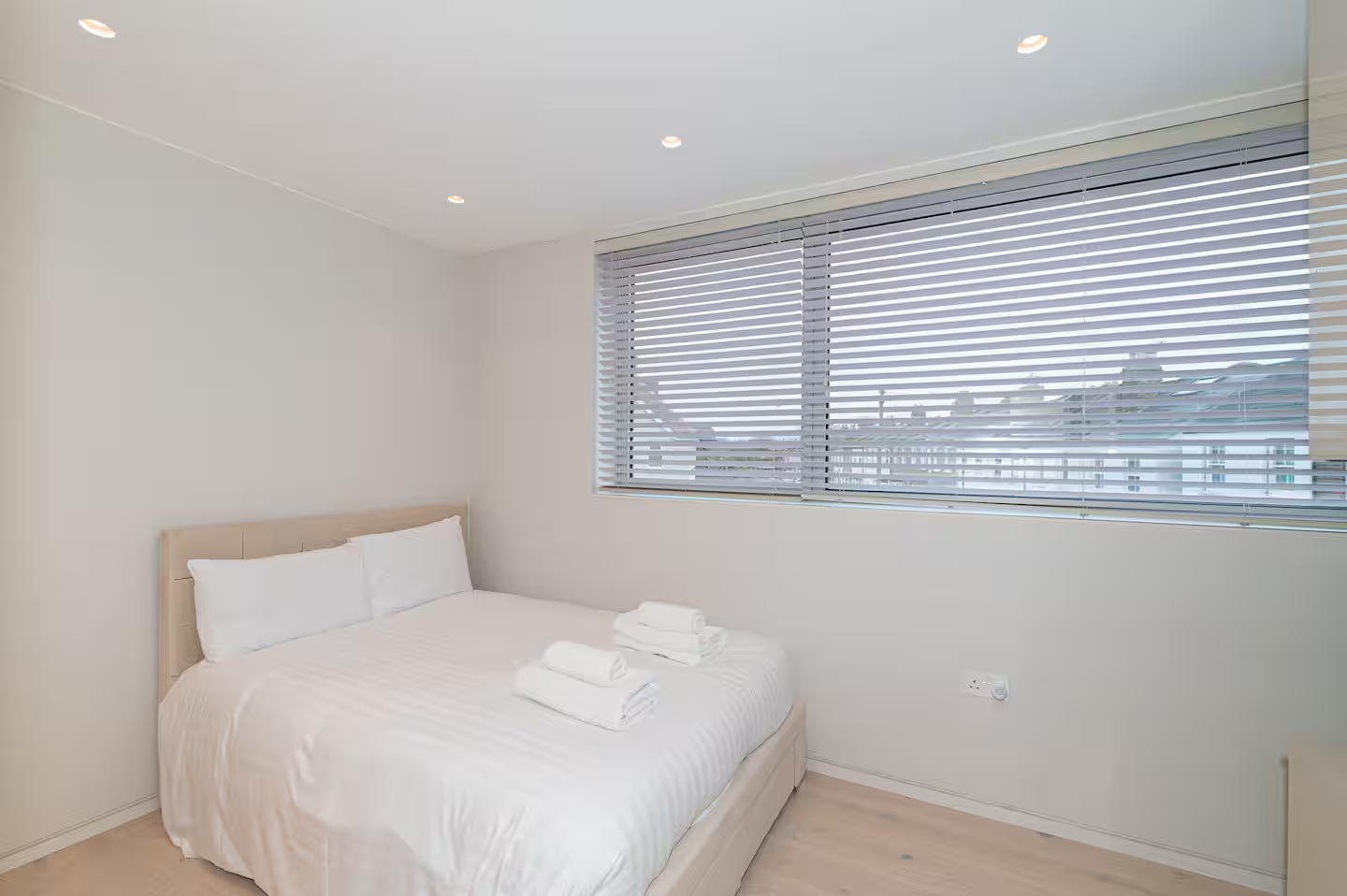 Modern Smart Home with Garden, close to Richmond - Pass the Keys in 29 Kings Terrace, Isleworth TW7 7AW - Property image 29 - VivreStays