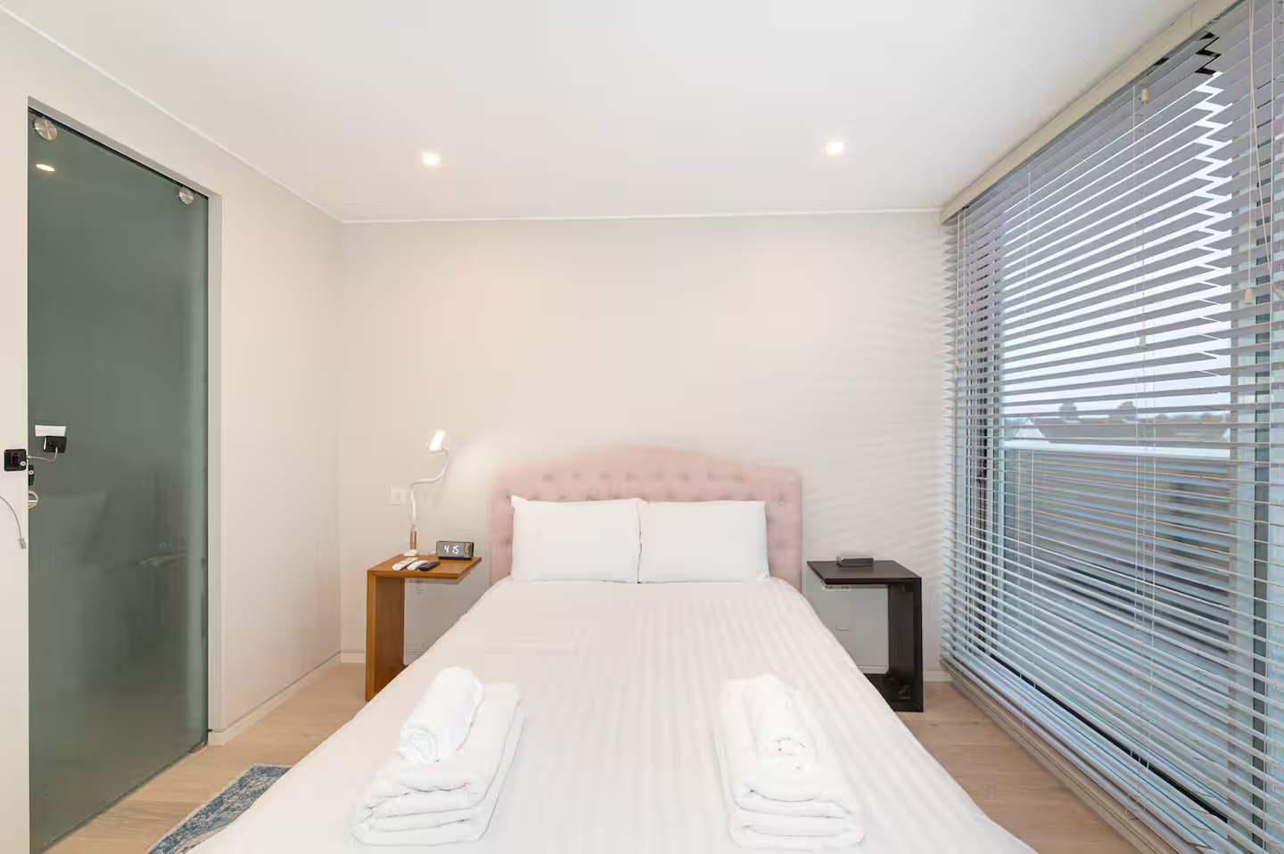 Modern Smart Home with Garden, close to Richmond - Pass the Keys in 29 Kings Terrace, Isleworth TW7 7AW - Property image 32 - VivreStays