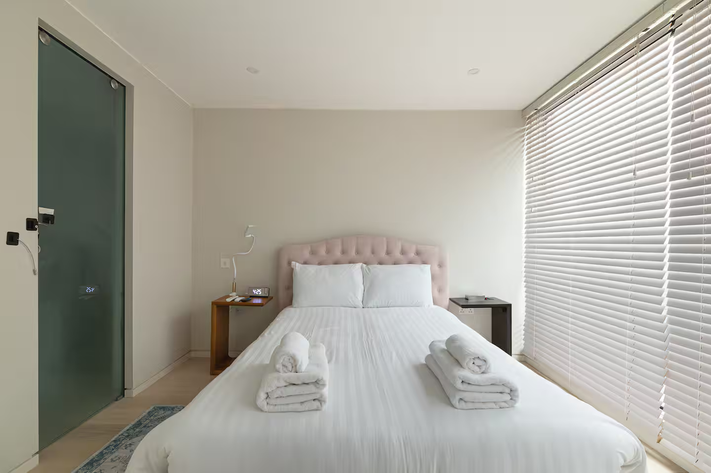 Modern Smart Home with Garden, close to Richmond - Pass the Keys in 29 Kings Terrace, Isleworth TW7 7AW - Property image 33 - VivreStays