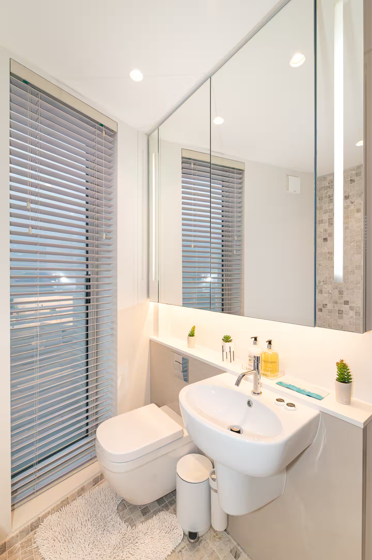 Modern Smart Home with Garden, close to Richmond - Pass the Keys in 29 Kings Terrace, Isleworth TW7 7AW - Property image 35 - VivreStays