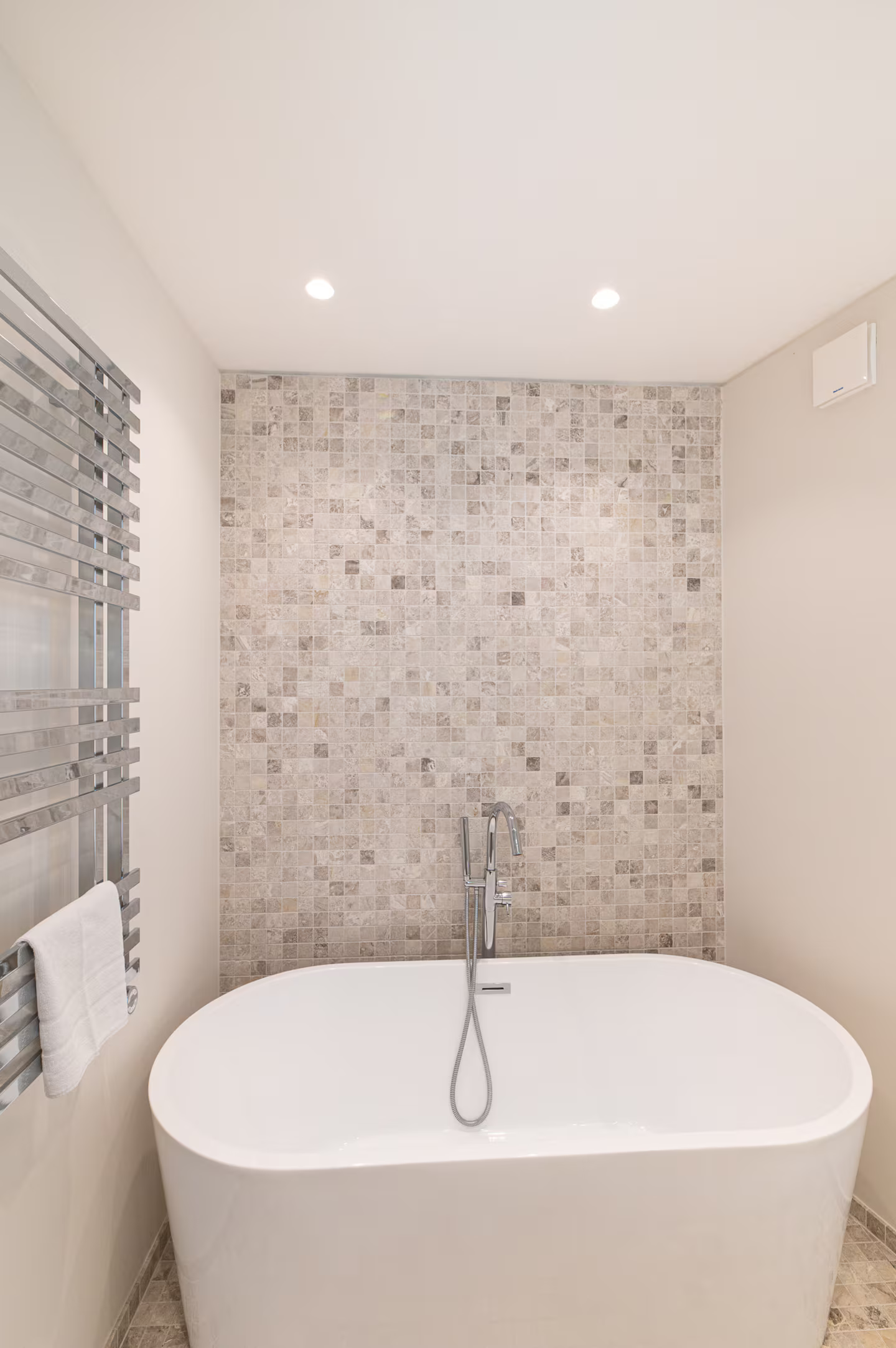 Modern Smart Home with Garden, close to Richmond - Pass the Keys in 29 Kings Terrace, Isleworth TW7 7AW - Property image 36 - VivreStays