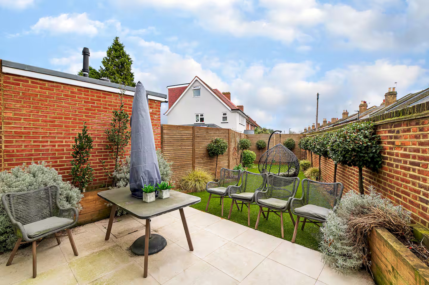 Modern Smart Home with Garden, close to Richmond - Pass the Keys in 29 Kings Terrace, Isleworth TW7 7AW - Property image 42 - VivreStays