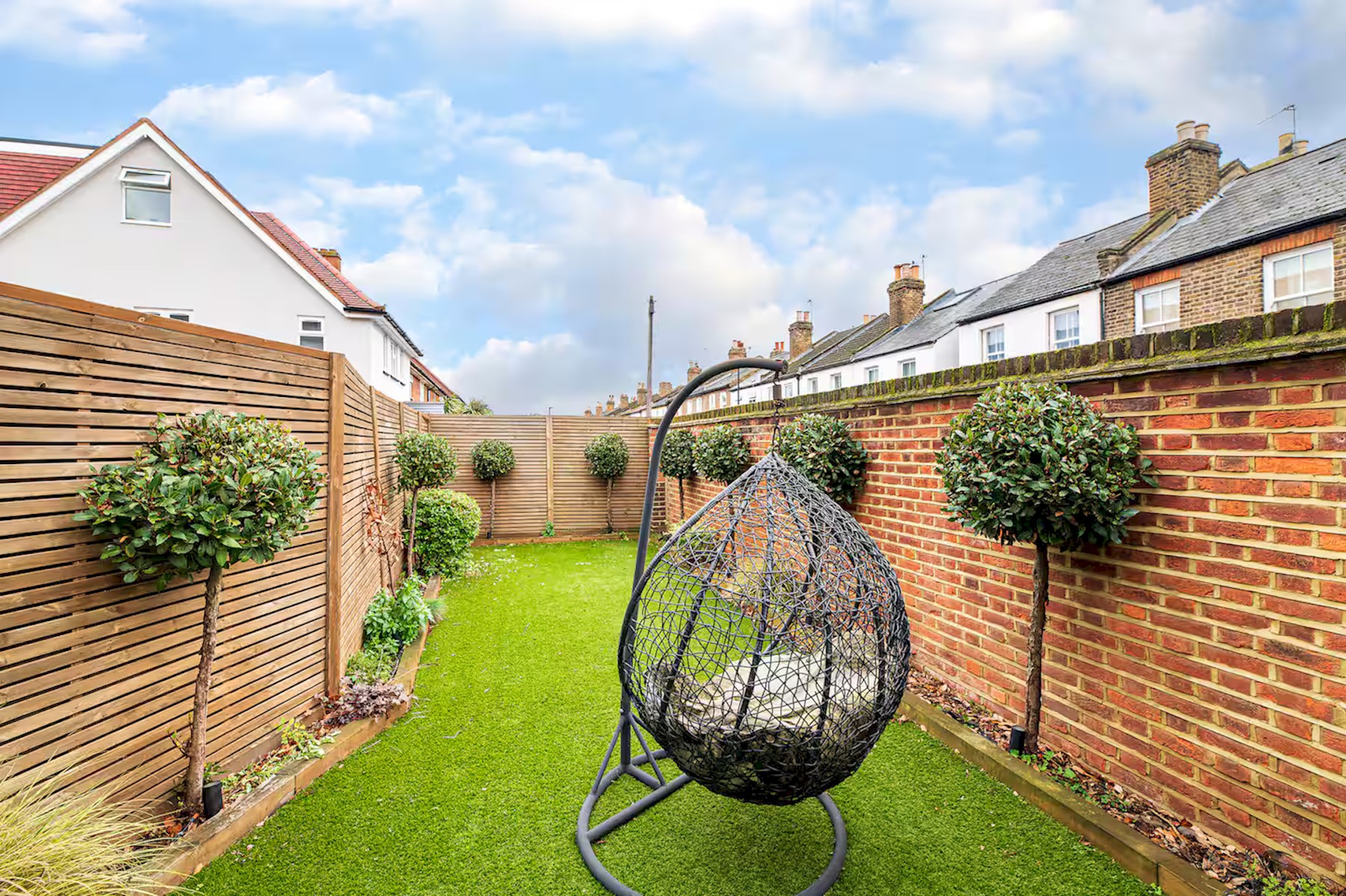 Modern Smart Home with Garden, close to Richmond - Pass the Keys in 29 Kings Terrace, Isleworth TW7 7AW - Property image 45 - VivreStays