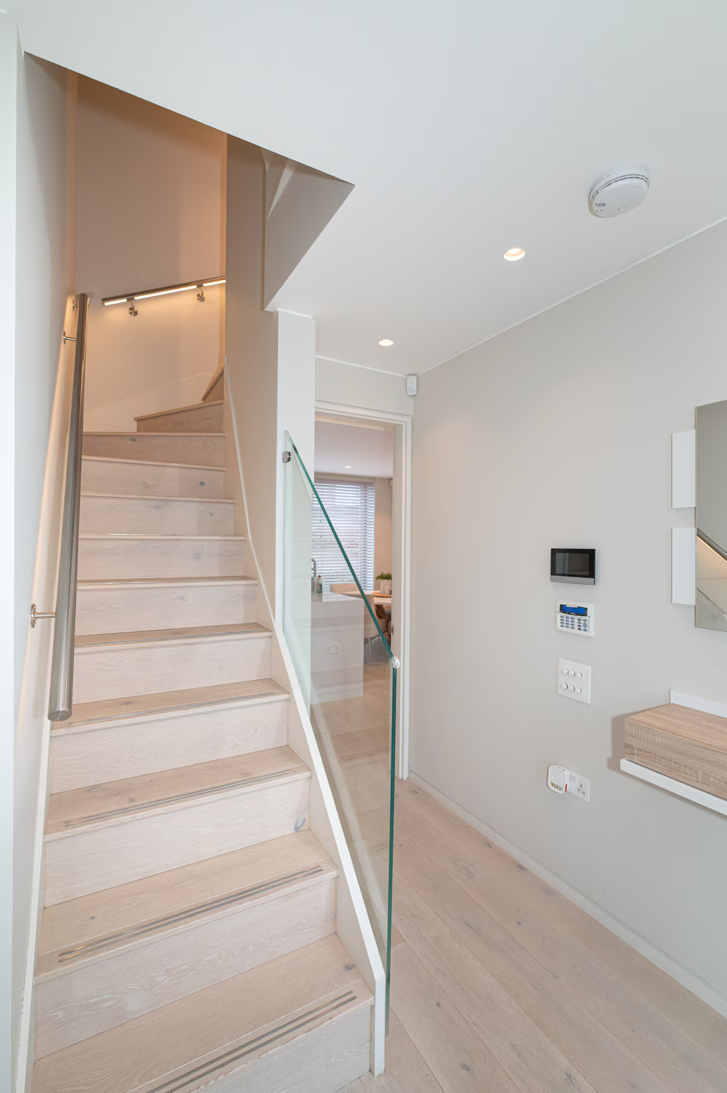 Modern Smart Home with Garden, close to Richmond - Pass the Keys in 29 Kings Terrace, Isleworth TW7 7AW - Property image 51 - VivreStays