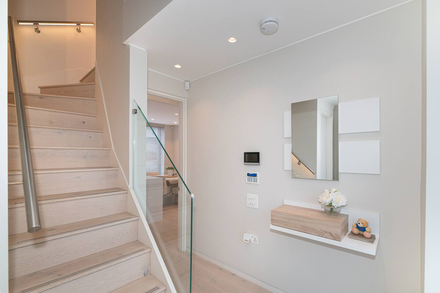 Modern Smart Home with Garden, close to Richmond - Pass the Keys in 29 Kings Terrace, Isleworth TW7 7AW - Property image 53 - VivreStays
