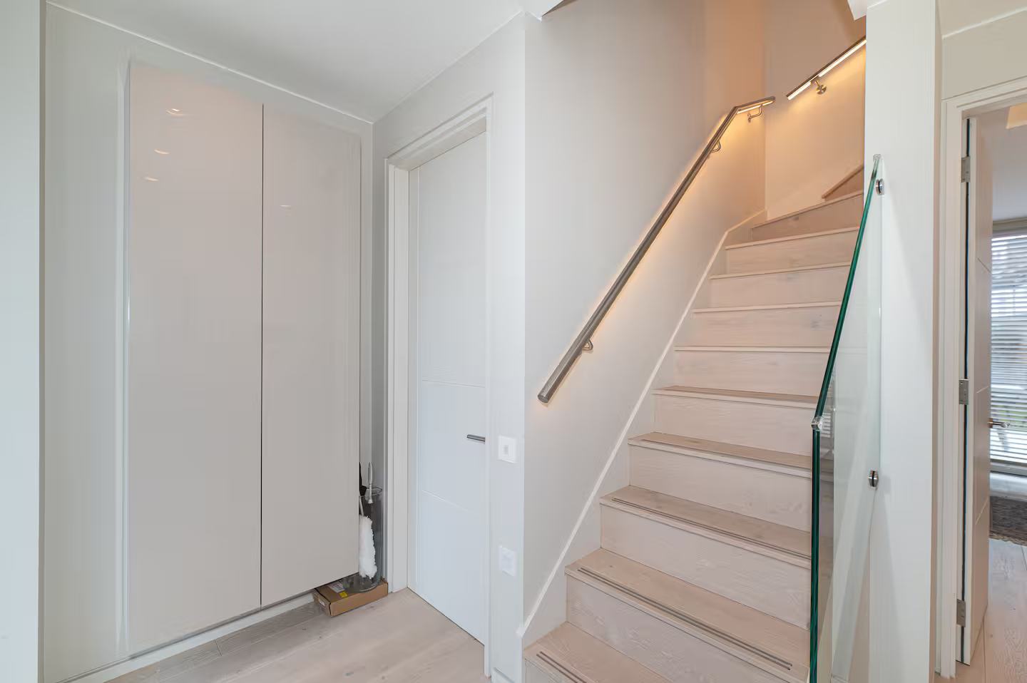 Modern Smart Home with Garden, close to Richmond - Pass the Keys in 29 Kings Terrace, Isleworth TW7 7AW - Property image 52 - VivreStays
