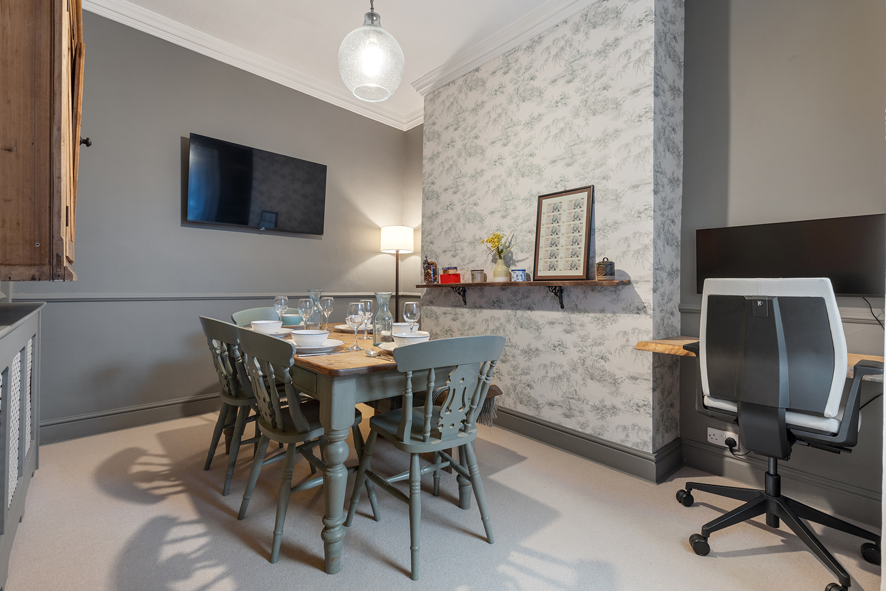Gorgeous Victorian Town-house in York with Parking - Pass the Keys in 44 Grosvenor Terrace, YO30 7AG - Property image 4 - VivreStays