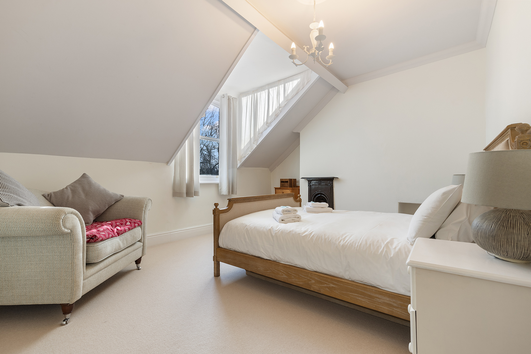 Gorgeous Victorian Town-house in York with Parking - Pass the Keys in 44 Grosvenor Terrace, YO30 7AG - Property image 3 - VivreStays