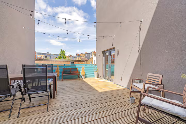 View Spacious terraced 3 Bed Luxury Home in Brixton - Pass the Keys in Flat 2, 118 Brixton Hill, SW2 1RS Spacious terraced 3 Bed Luxury Home in Brixton - Pass the Keys in Flat 2, 118 Brixton Hill, SW2 1RS - Property image 18 - VivreStays