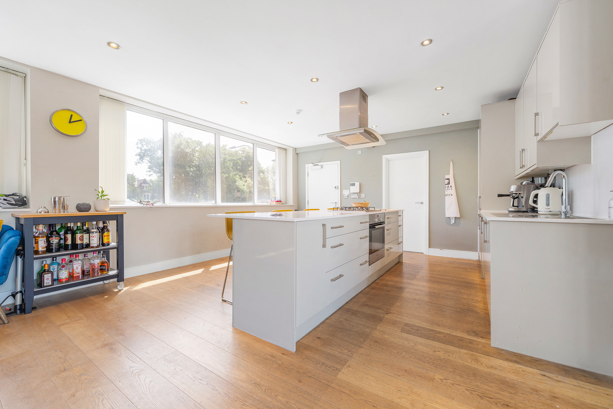 View Spacious terraced 3 Bed Luxury Home in Brixton - Pass the Keys in Flat 2, 118 Brixton Hill, SW2 1RS Spacious terraced 3 Bed Luxury Home in Brixton - Pass the Keys in Flat 2, 118 Brixton Hill, SW2 1RS - Property image 10 - VivreStays