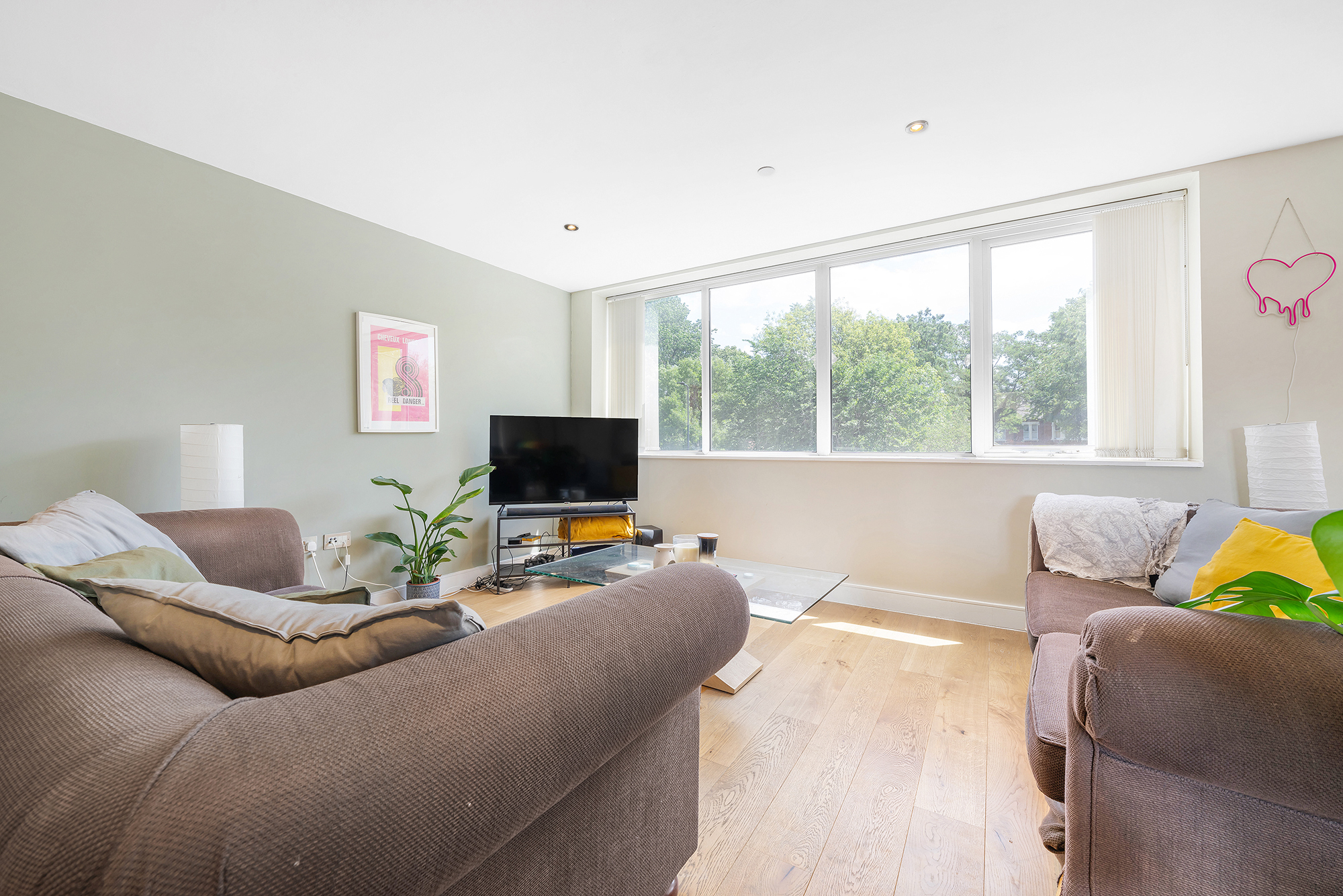 View Spacious terraced 3 Bed Luxury Home in Brixton - Pass the Keys in Flat 2, 118 Brixton Hill, SW2 1RS Spacious terraced 3 Bed Luxury Home in Brixton - Pass the Keys in Flat 2, 118 Brixton Hill, SW2 1RS - Property image 7 - VivreStays