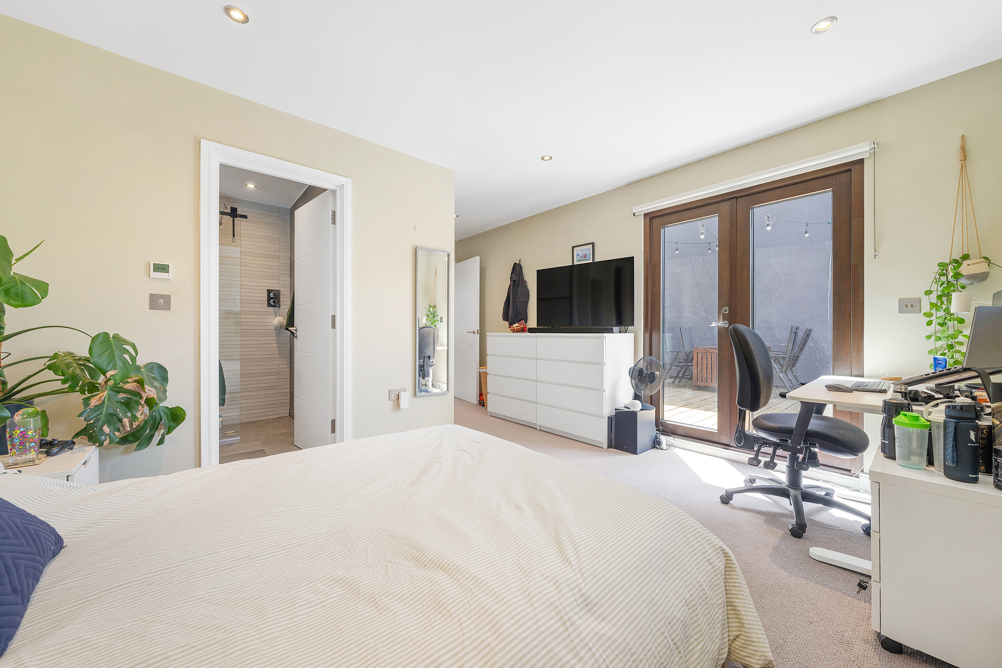 View Spacious terraced 3 Bed Luxury Home in Brixton - Pass the Keys in Flat 2, 118 Brixton Hill, SW2 1RS Spacious terraced 3 Bed Luxury Home in Brixton - Pass the Keys in Flat 2, 118 Brixton Hill, SW2 1RS - Property image 11 - VivreStays