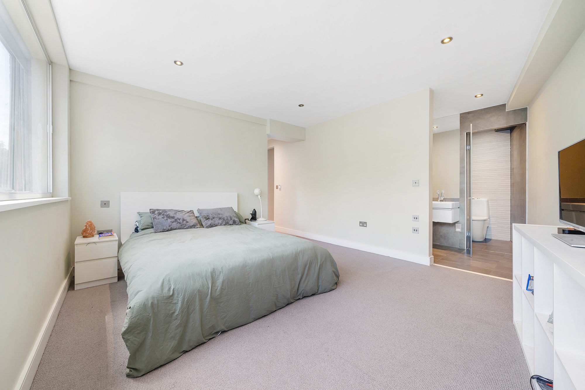 View Spacious terraced 3 Bed Luxury Home in Brixton - Pass the Keys in Flat 2, 118 Brixton Hill, SW2 1RS Spacious terraced 3 Bed Luxury Home in Brixton - Pass the Keys in Flat 2, 118 Brixton Hill, SW2 1RS - Property image 5 - VivreStays