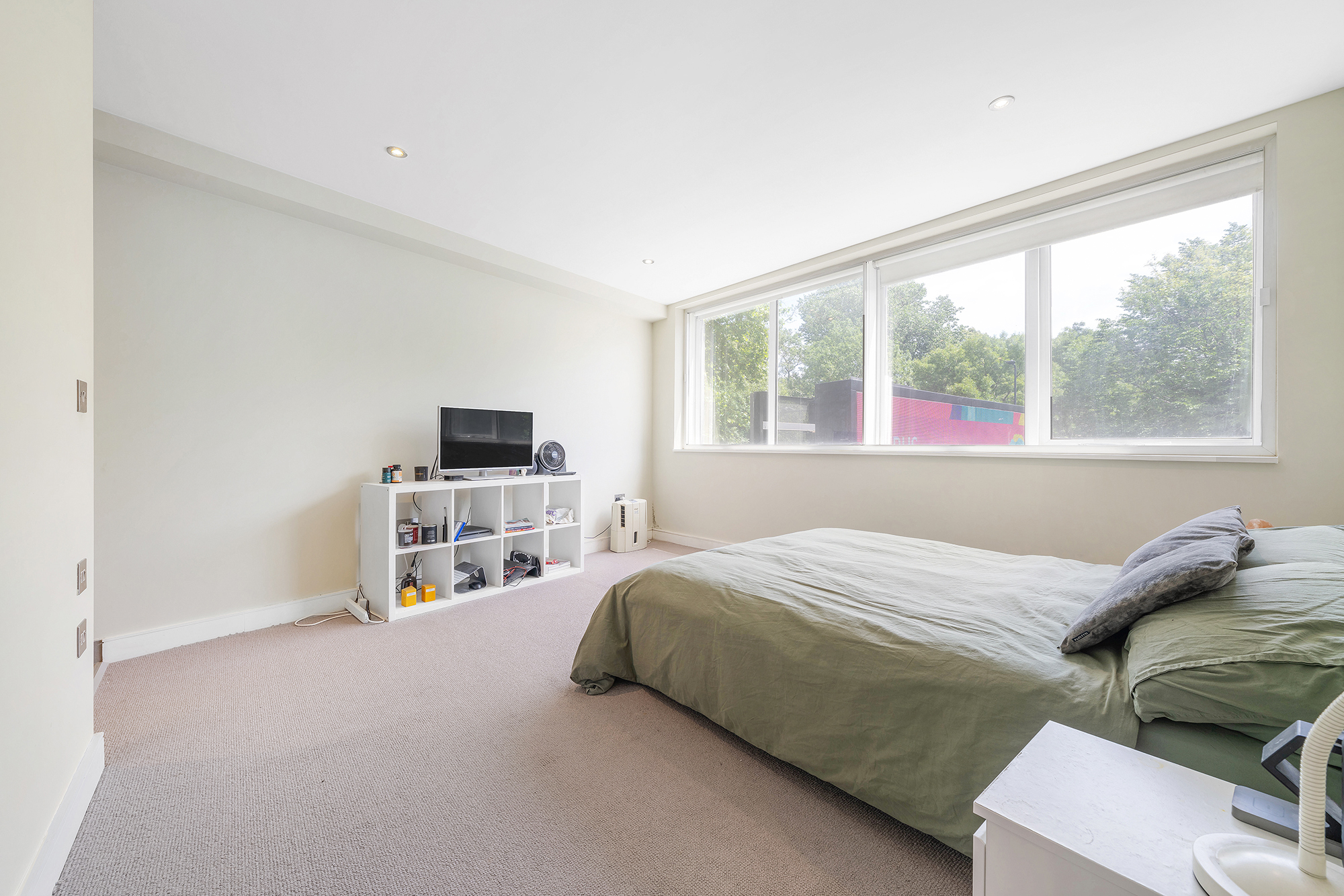 View Spacious terraced 3 Bed Luxury Home in Brixton - Pass the Keys in Flat 2, 118 Brixton Hill, SW2 1RS Spacious terraced 3 Bed Luxury Home in Brixton - Pass the Keys in Flat 2, 118 Brixton Hill, SW2 1RS - Property image 13 - VivreStays
