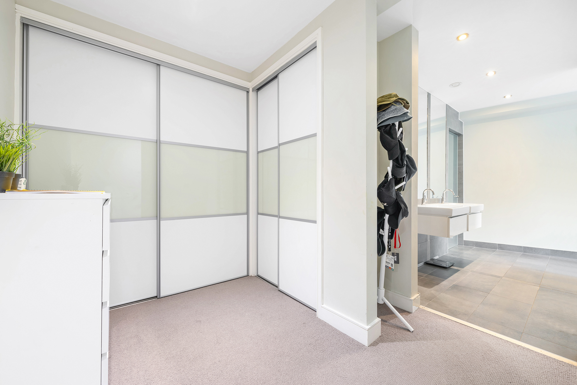 View Spacious terraced 3 Bed Luxury Home in Brixton - Pass the Keys in Flat 2, 118 Brixton Hill, SW2 1RS Spacious terraced 3 Bed Luxury Home in Brixton - Pass the Keys in Flat 2, 118 Brixton Hill, SW2 1RS - Property image 12 - VivreStays