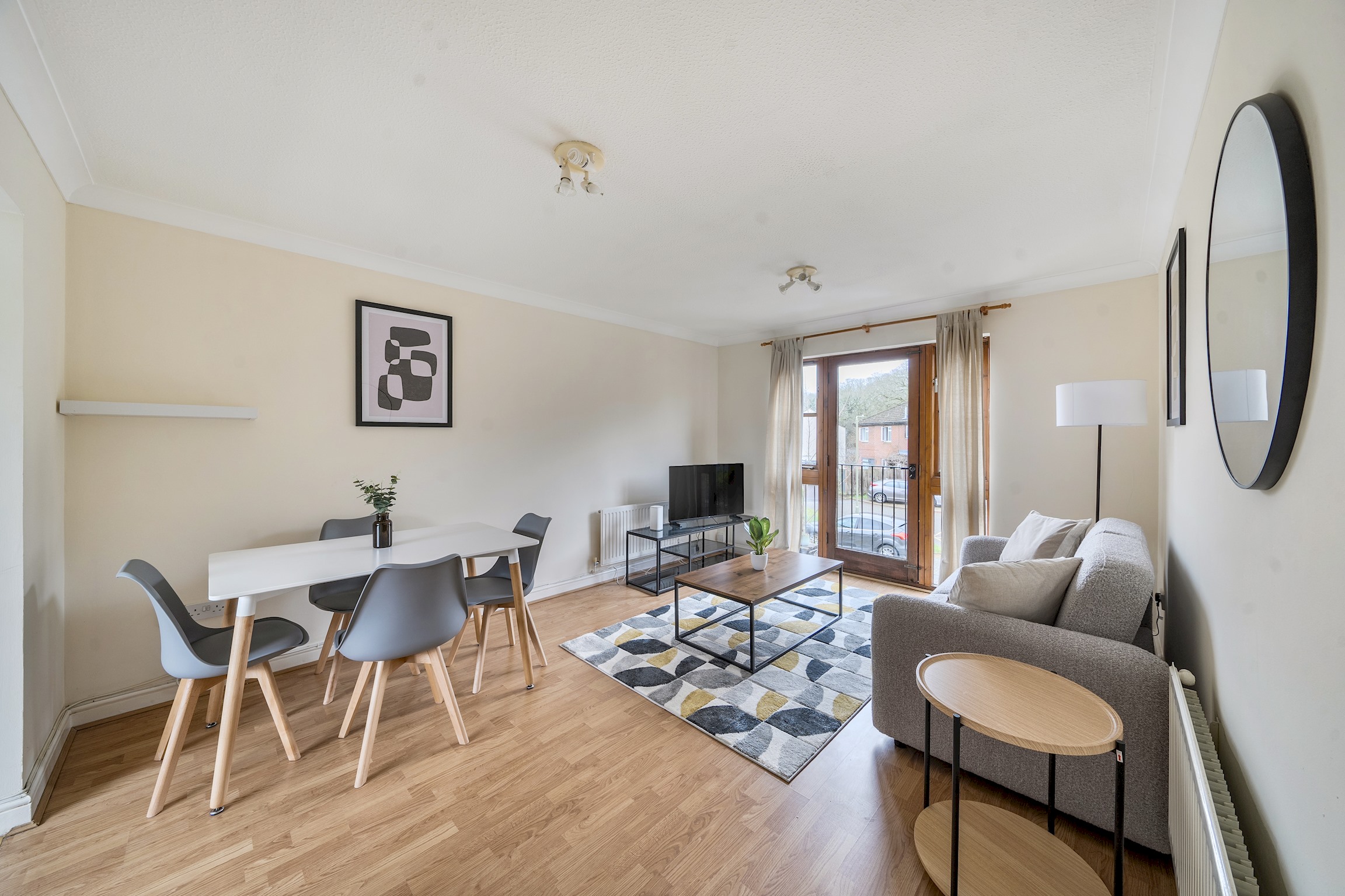 Oxford 2 Bed Apartment inc. Parking & Balcony - Pass the Keys in Flat 2 Chillingworth Court, Nuffield Road, OX3 8RR - Property image 2 - VivreStays