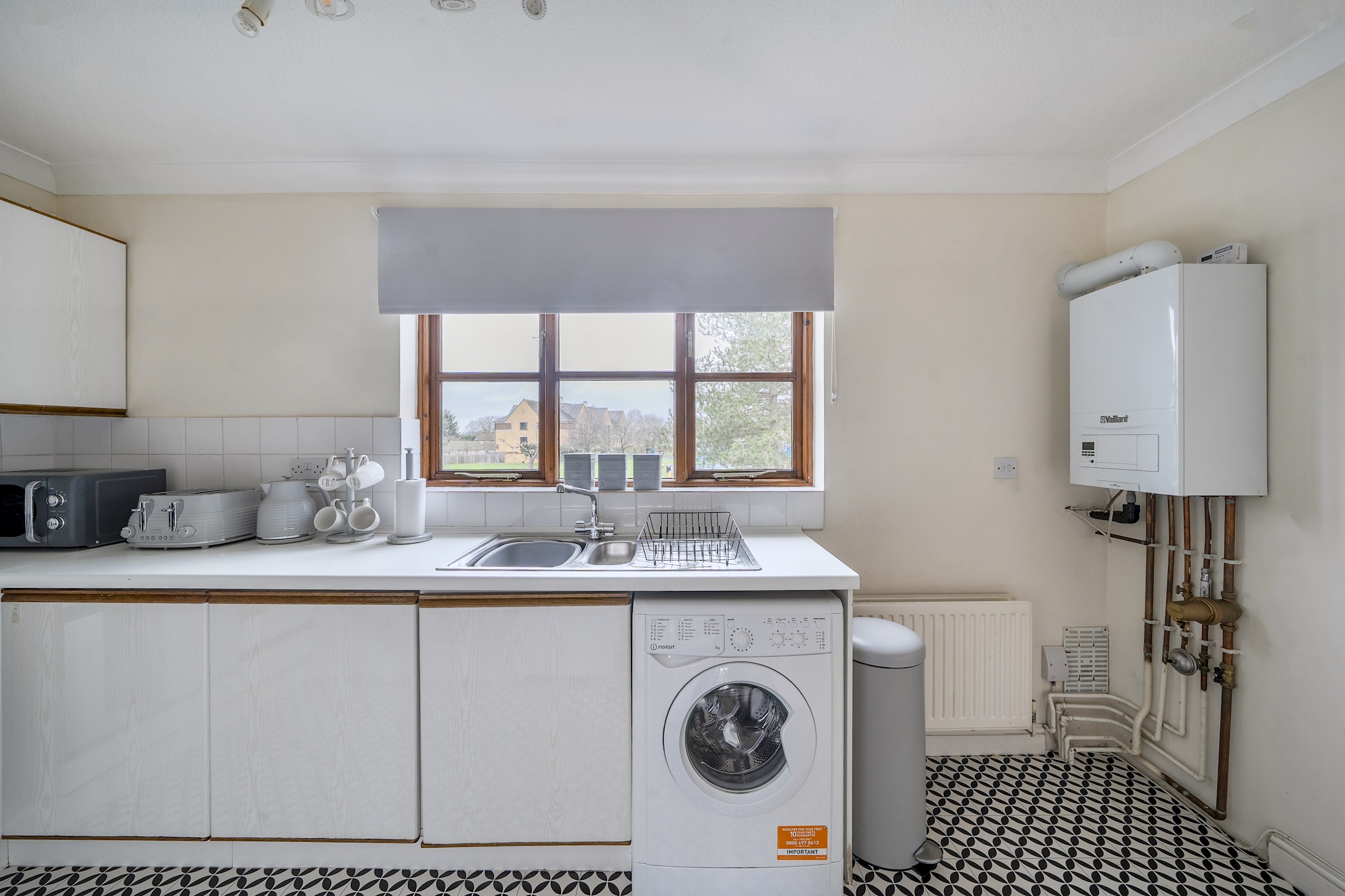 Oxford 2 Bed Apartment inc. Parking & Balcony - Pass the Keys in Flat 2 Chillingworth Court, Nuffield Road, OX3 8RR - Property image 10 - VivreStays