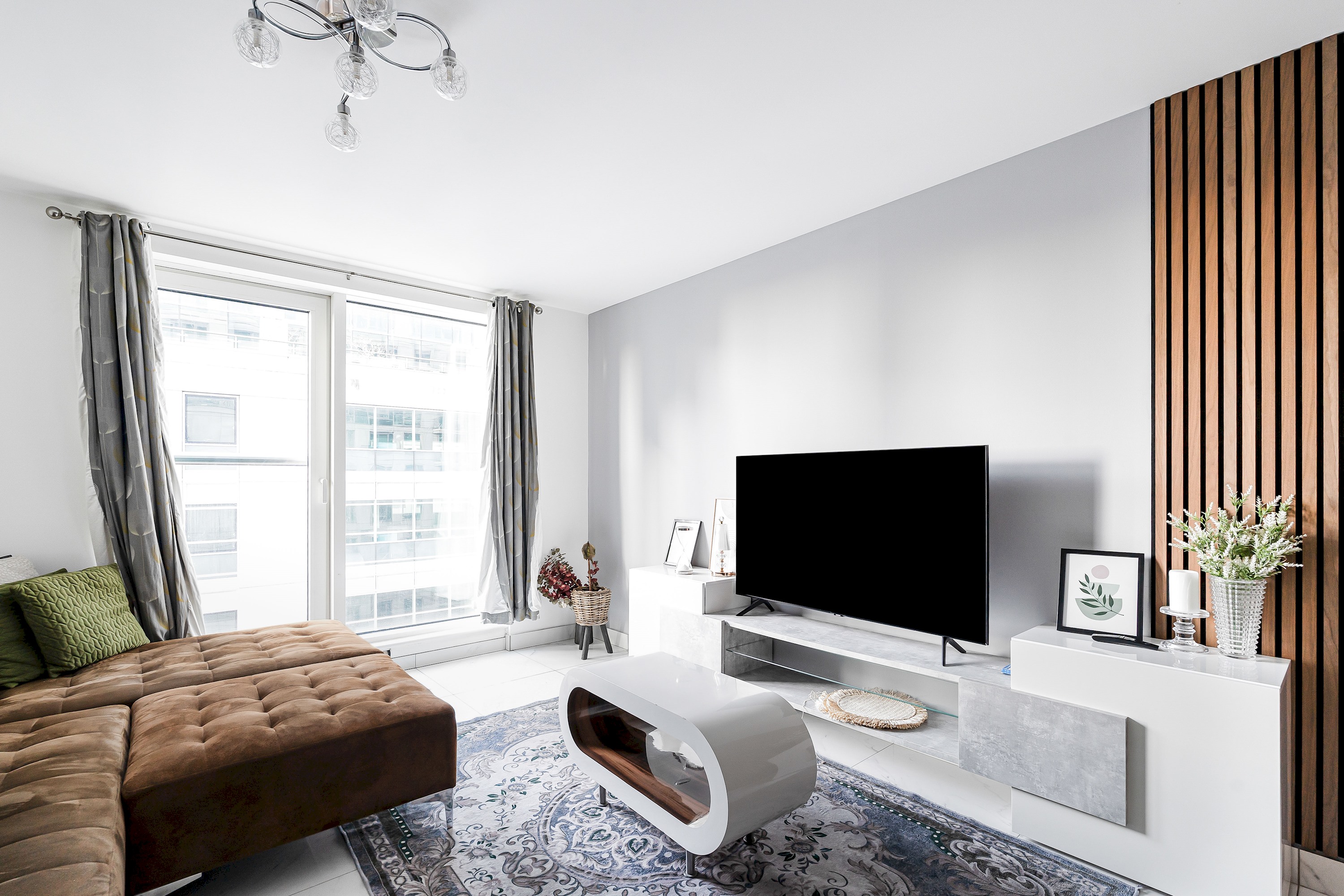Modern 2 bed in brilliant St Georges Wharf - Pass the Keys serviced apartment - UK - VivreStays