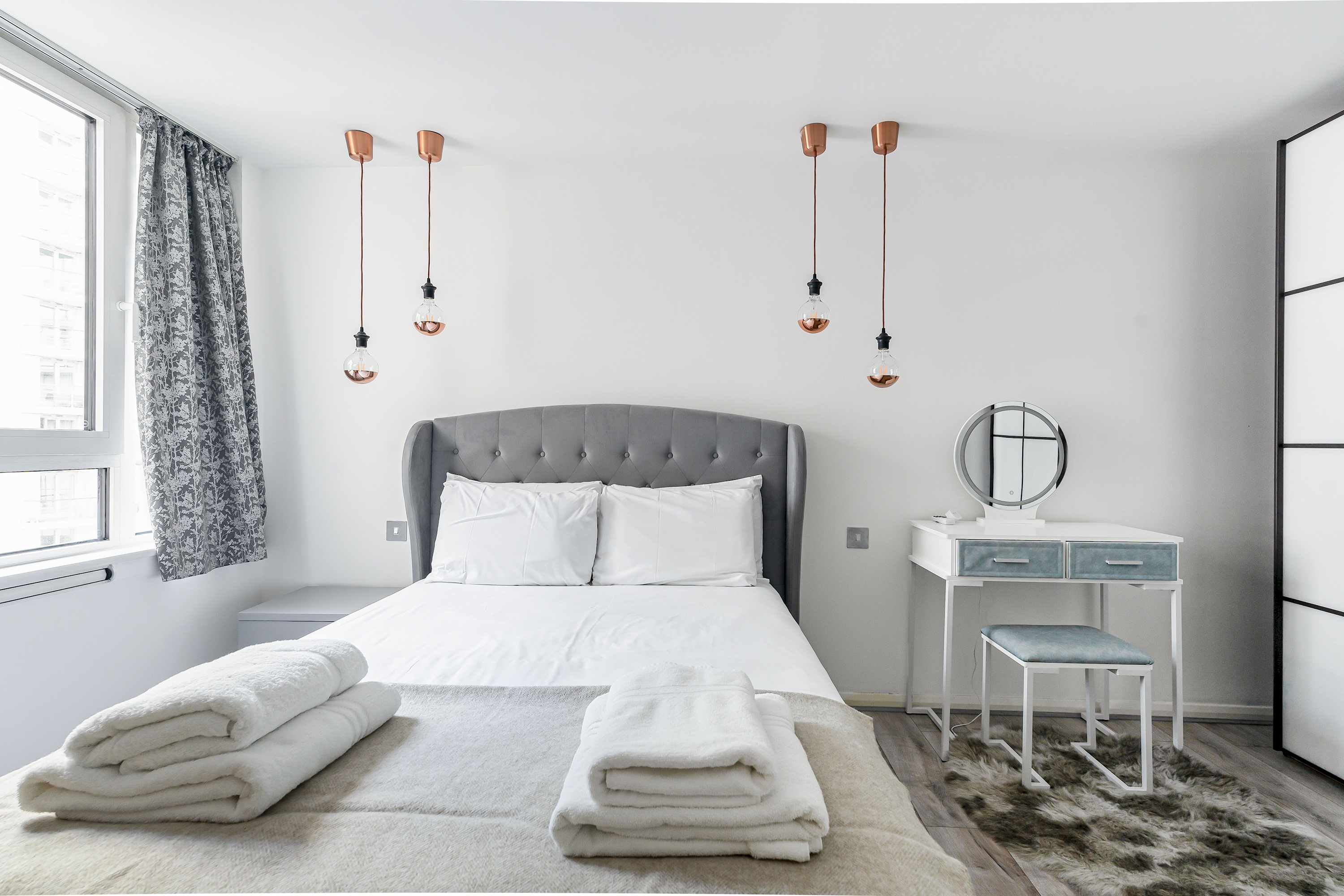 Modern 2 bed in brilliant St Georges Wharf - Pass the Keys in Flat 1129 St George Wharf, SW8 2FG - Property image 2 - VivreStays