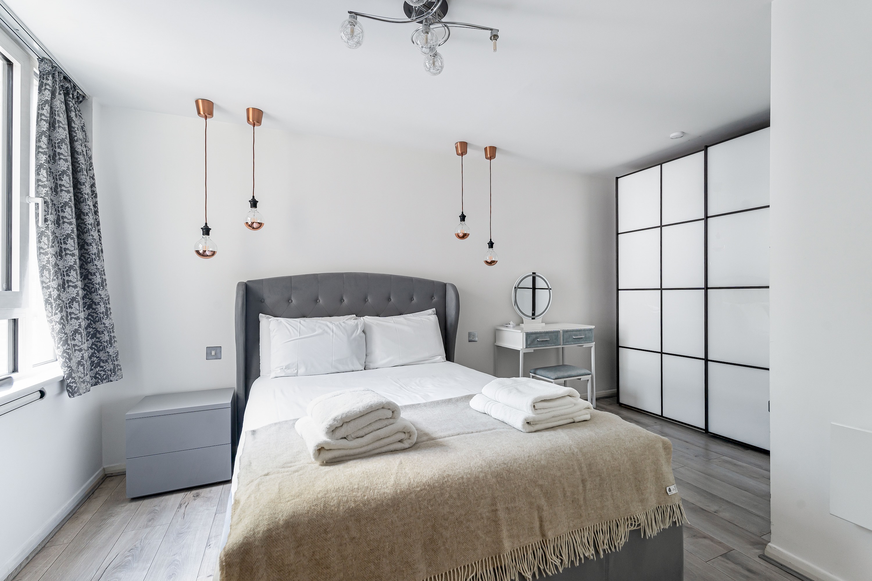Modern 2 bed in brilliant St Georges Wharf - Pass the Keys in Flat 1129 St George Wharf, SW8 2FG - Property image 8 - VivreStays
