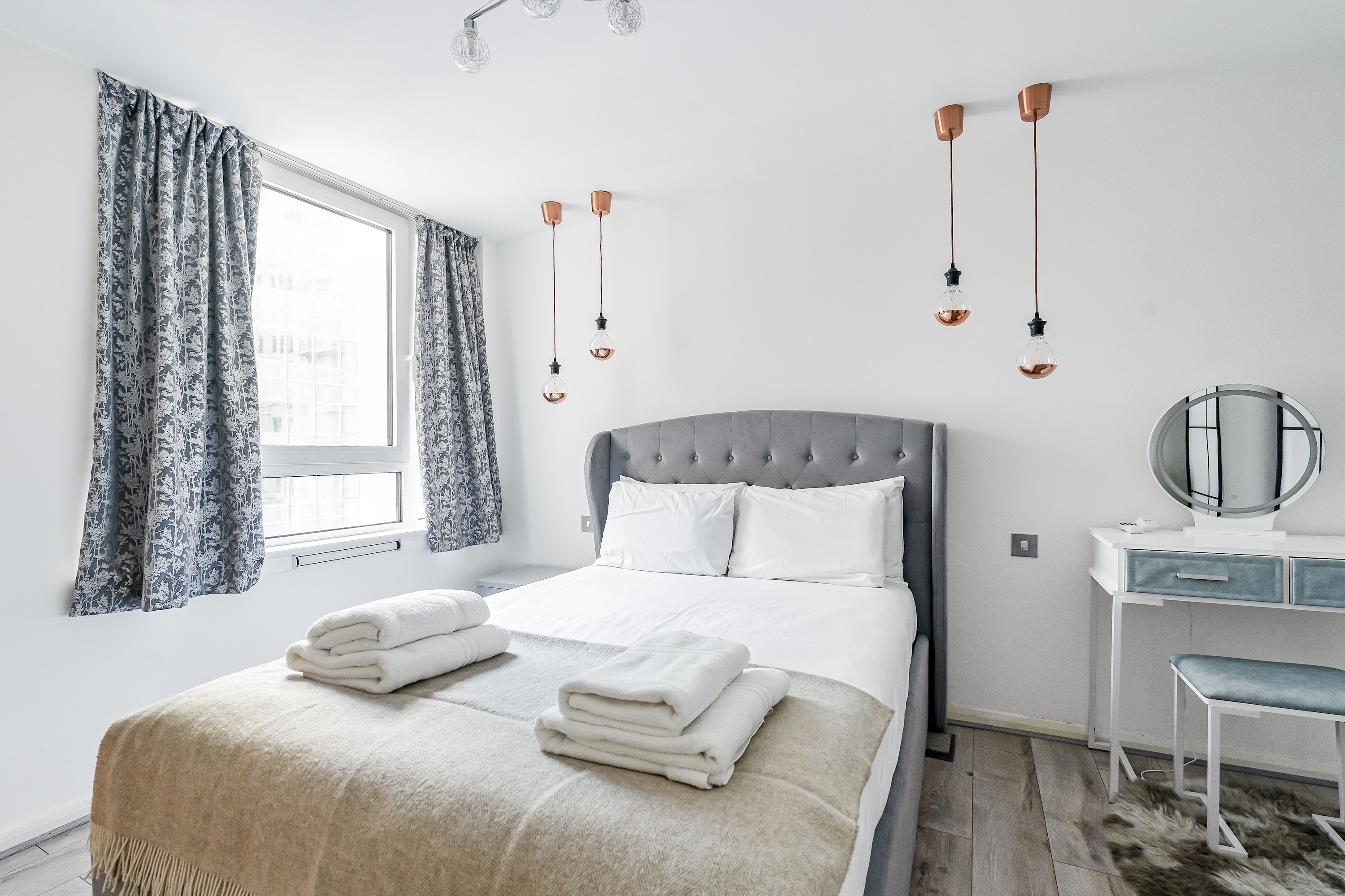 Modern 2 bed in brilliant St Georges Wharf - Pass the Keys in Flat 1129 St George Wharf, SW8 2FG - Property image 9 - VivreStays
