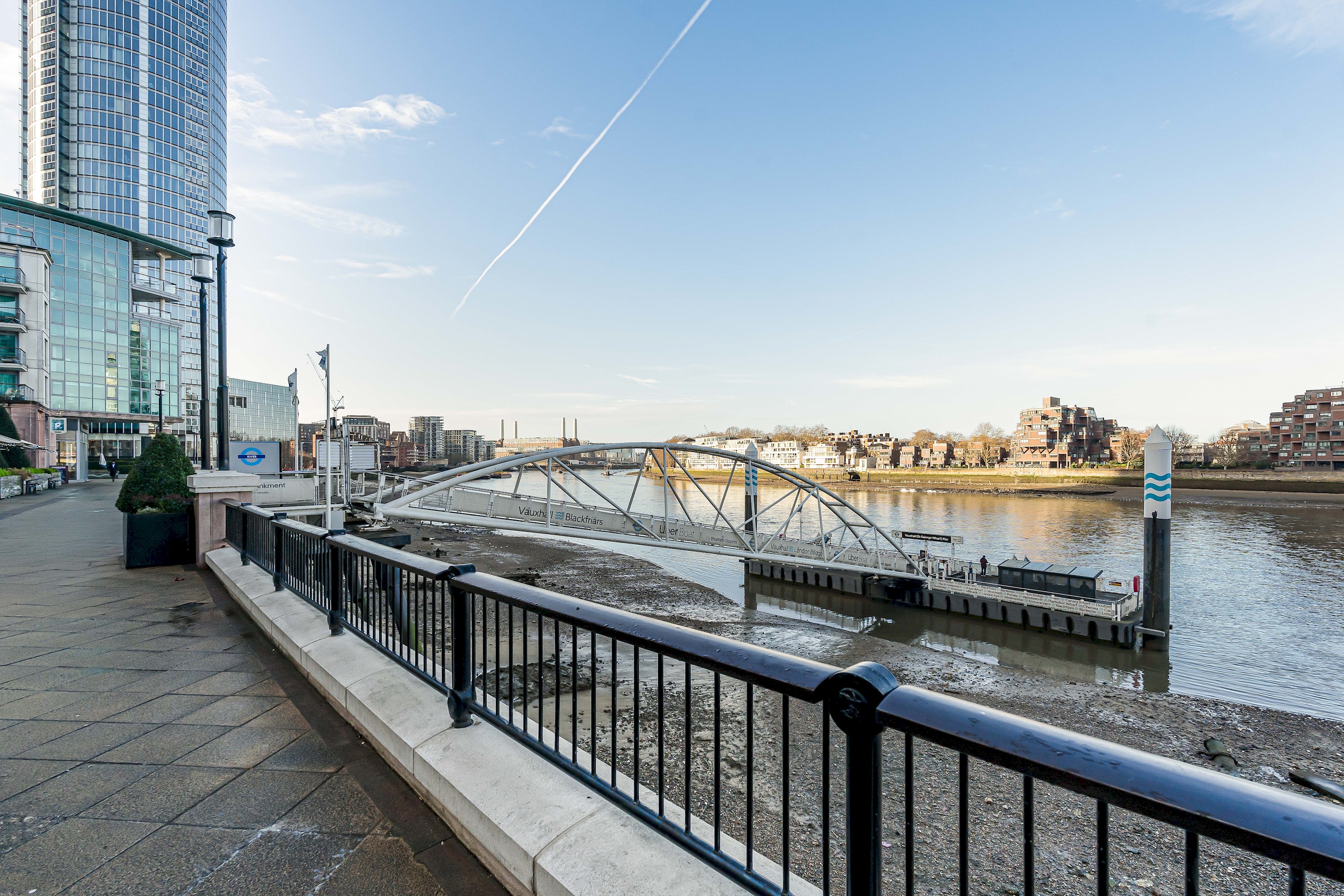 Modern 2 bed in brilliant St Georges Wharf - Pass the Keys in Flat 1129 St George Wharf, SW8 2FG - Property image 21 - VivreStays