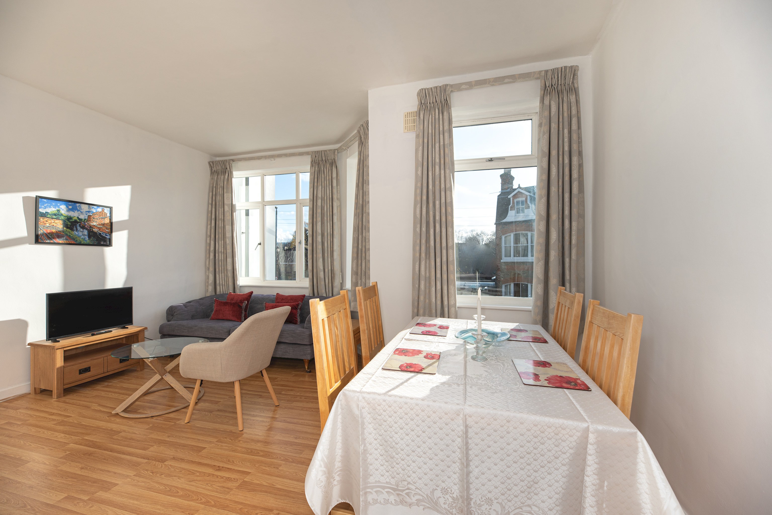 A beautiful 2-bed mansion-block flat in Putney - Pass the Keys in 151-153 Oakhill Rd, Flat 3 SW15 2QL - Property image 3 - VivreStays